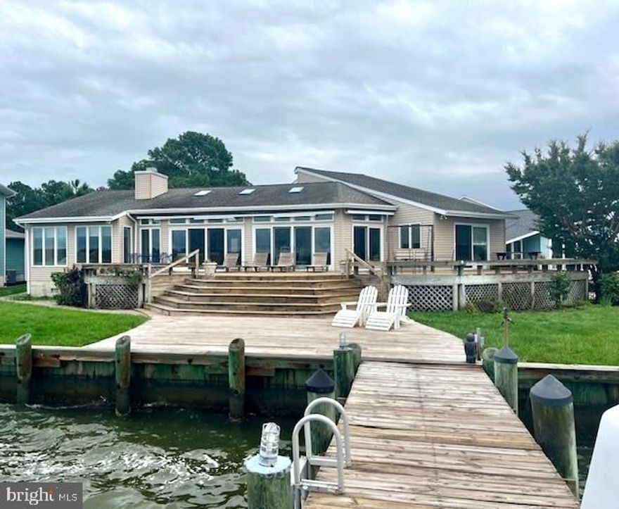 Incredible homes with Amazing waterviews.