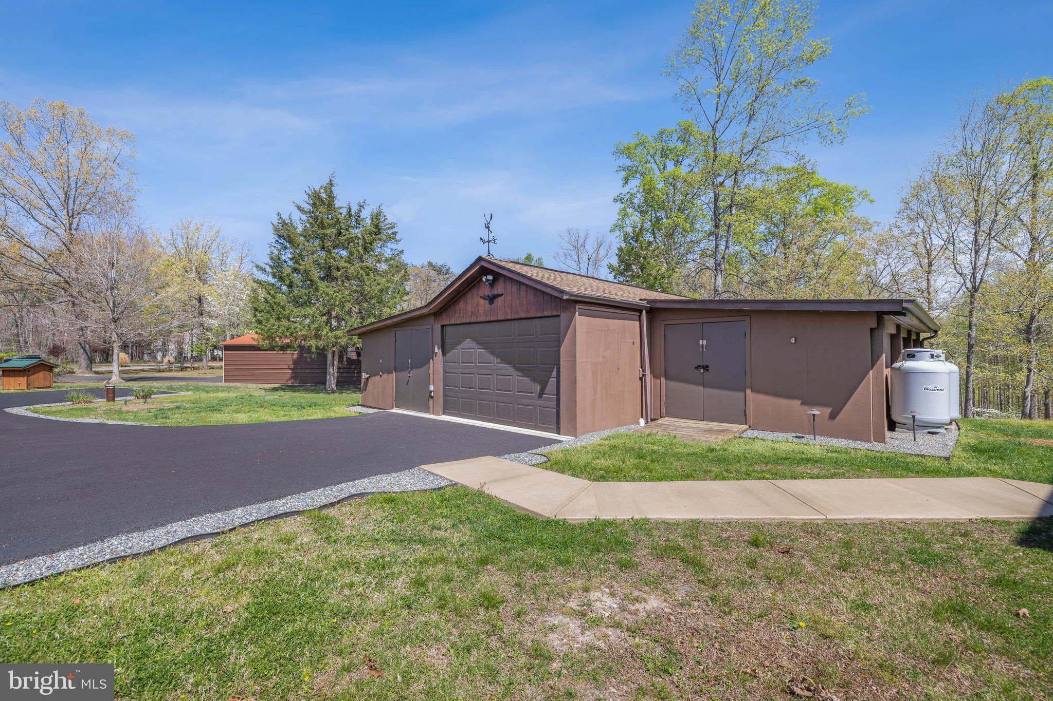 OAK LANDING - Residential