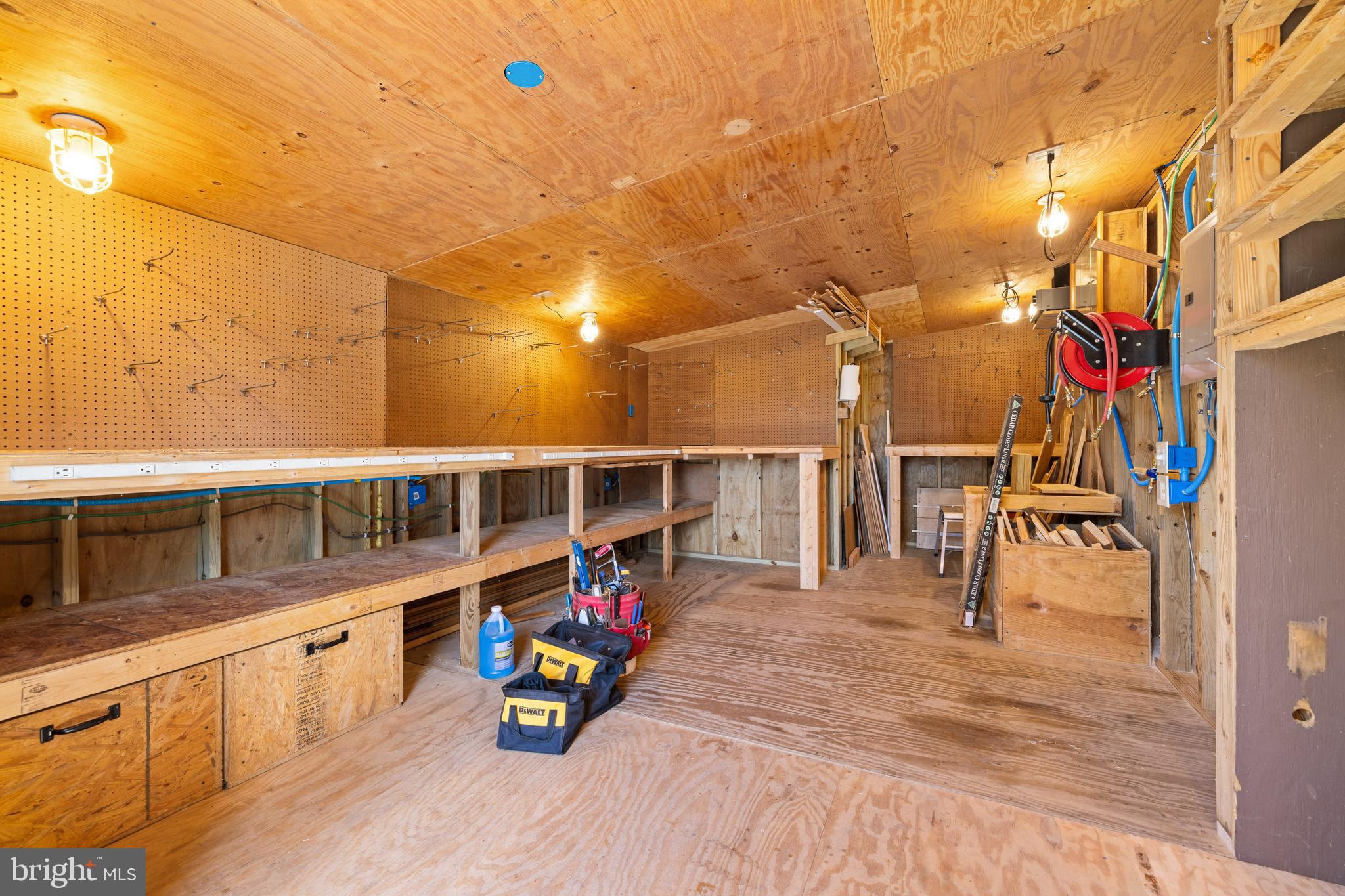 OAK LANDING - Residential