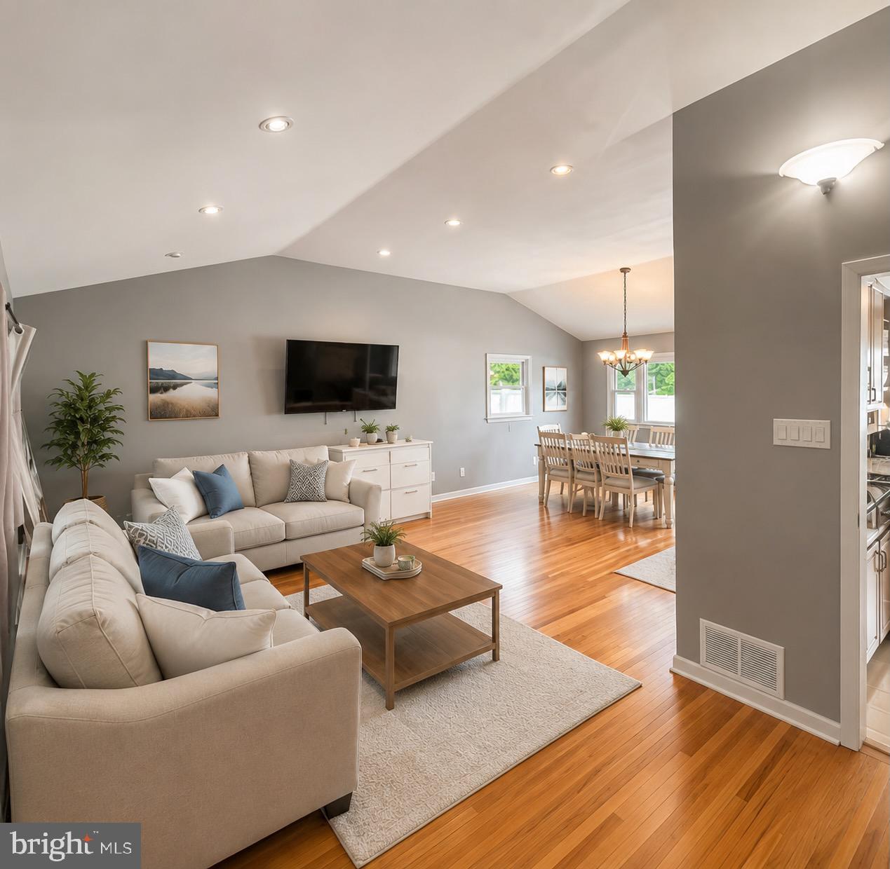 10 WEDGEWOOD DRIVE