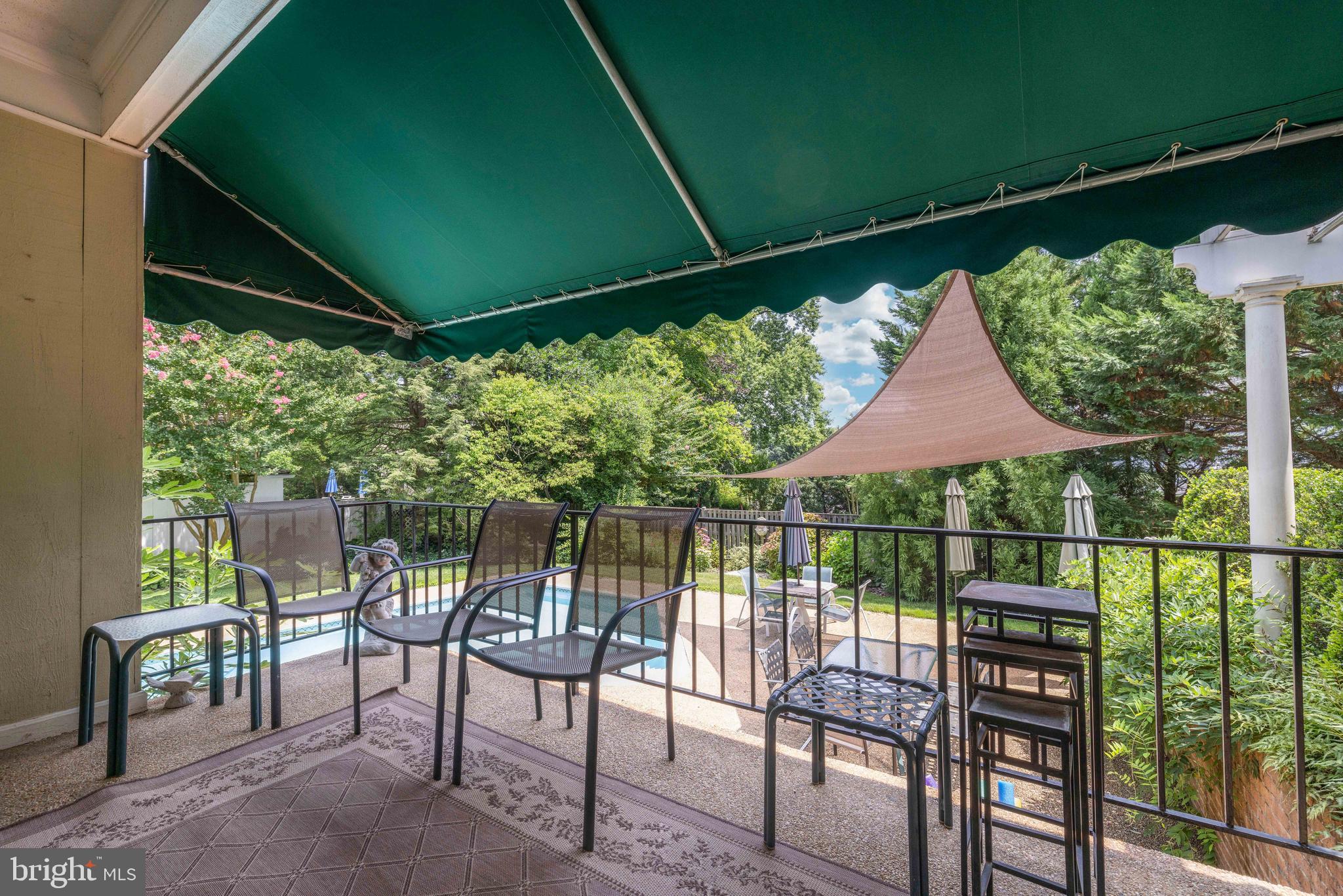 BURNING TREE VIEW - Residential