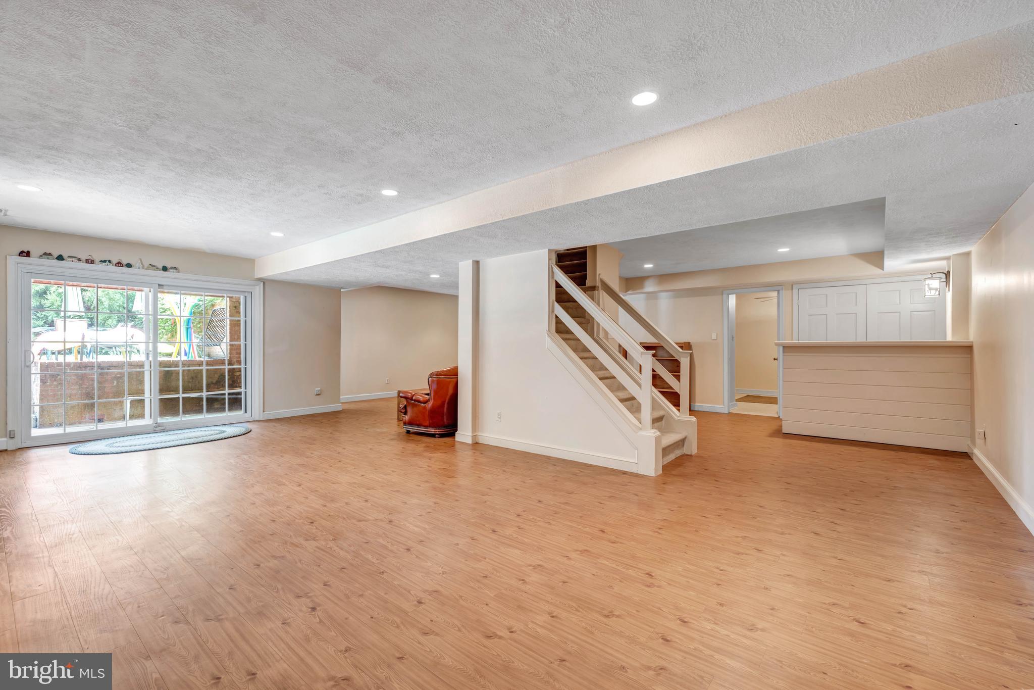 BURNING TREE VIEW - Residential