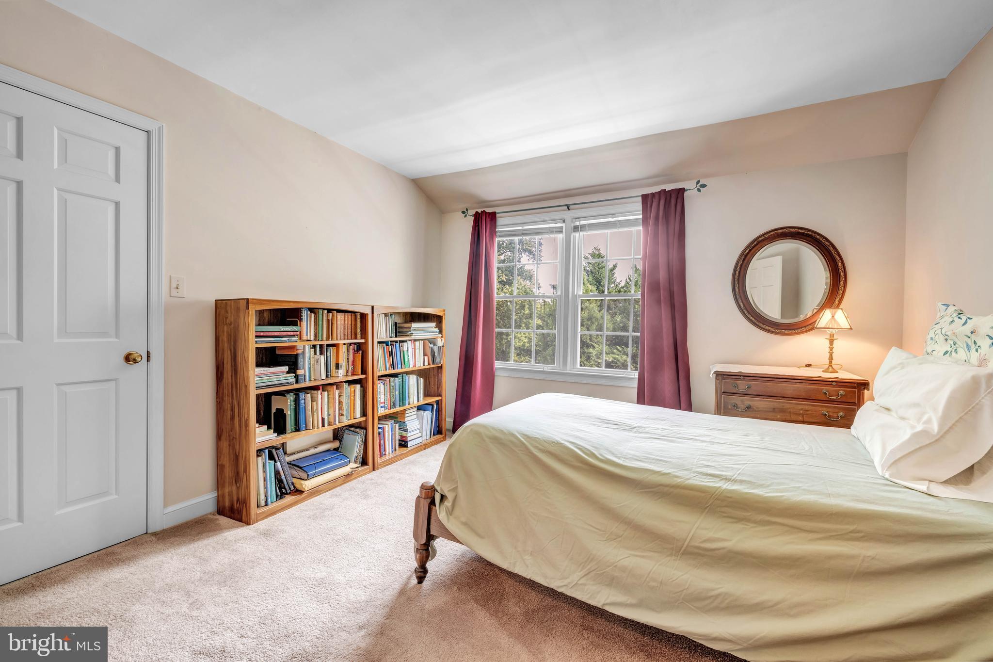 BURNING TREE VIEW - Residential