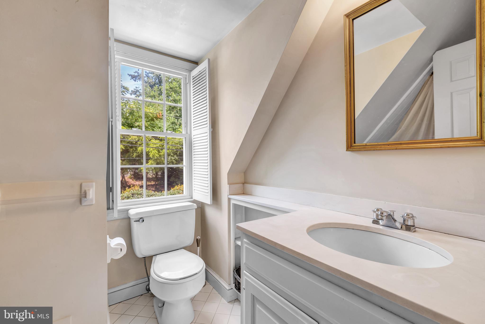 BURNING TREE VIEW - Residential