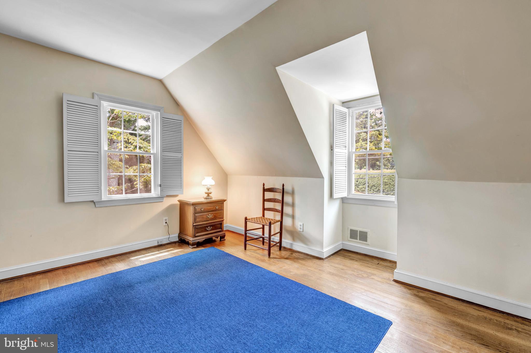 BURNING TREE VIEW - Residential