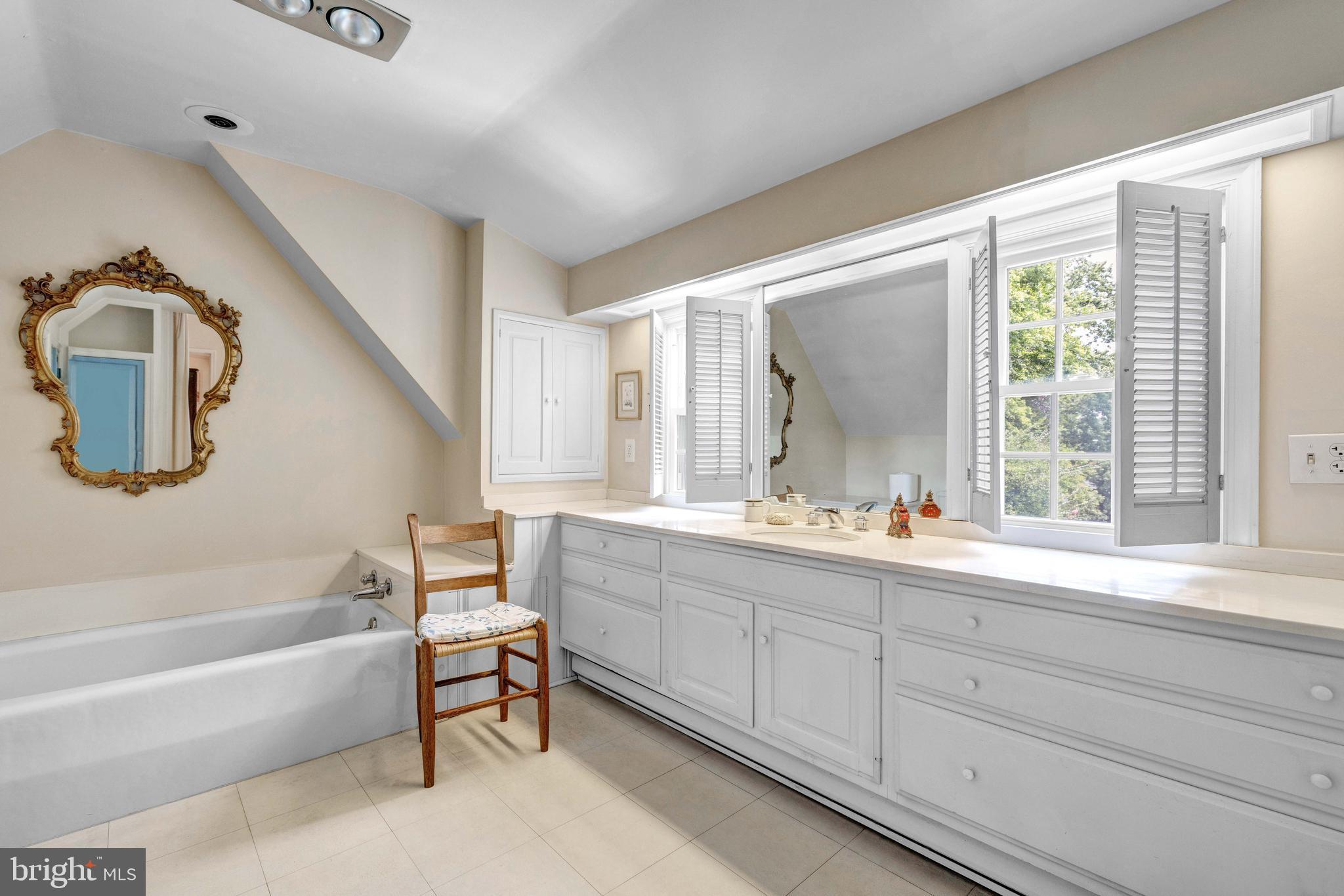 BURNING TREE VIEW - Residential