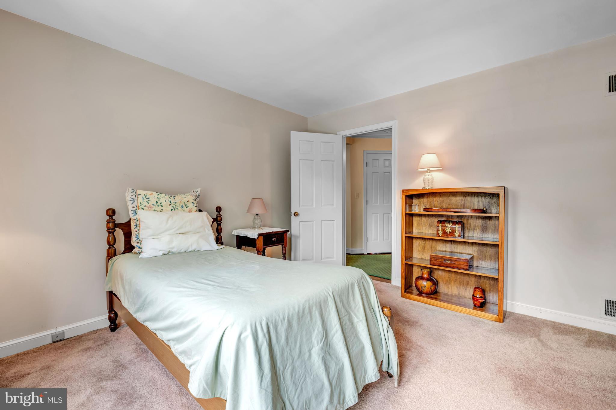 BURNING TREE VIEW - Residential