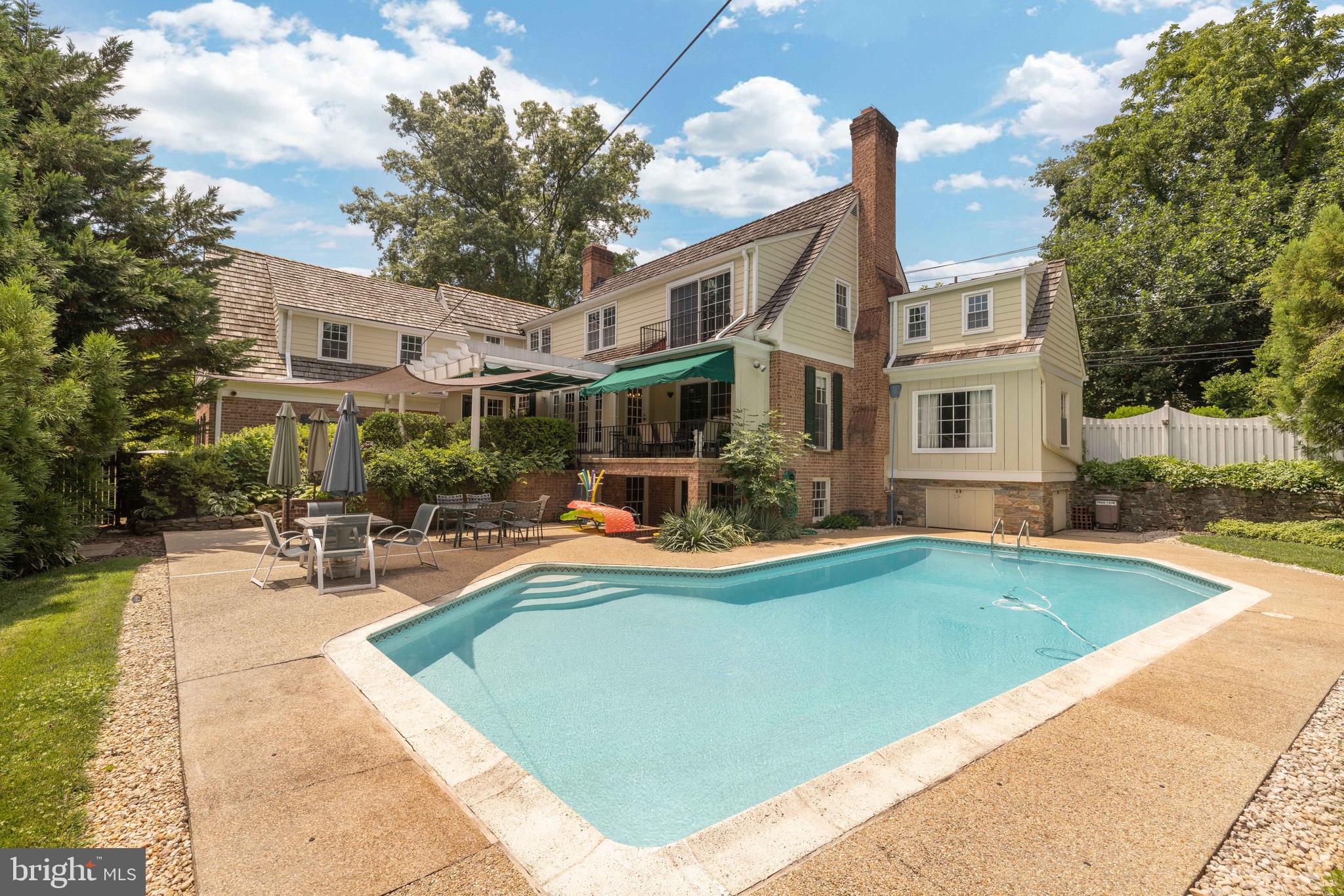 BURNING TREE VIEW - Residential