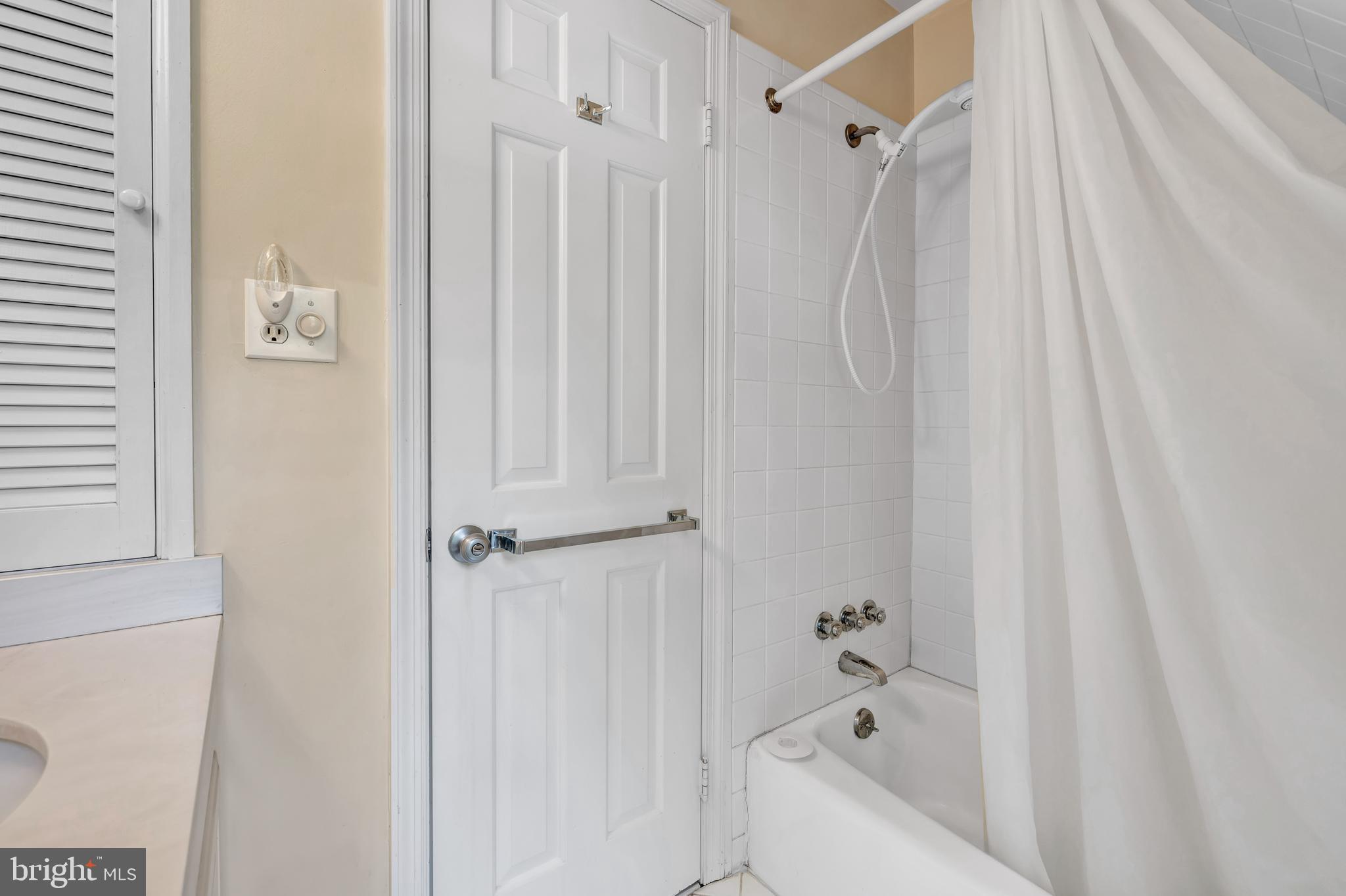 BURNING TREE VIEW - Residential