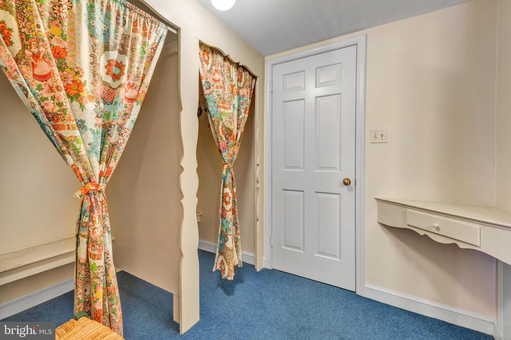 BURNING TREE VIEW - Residential