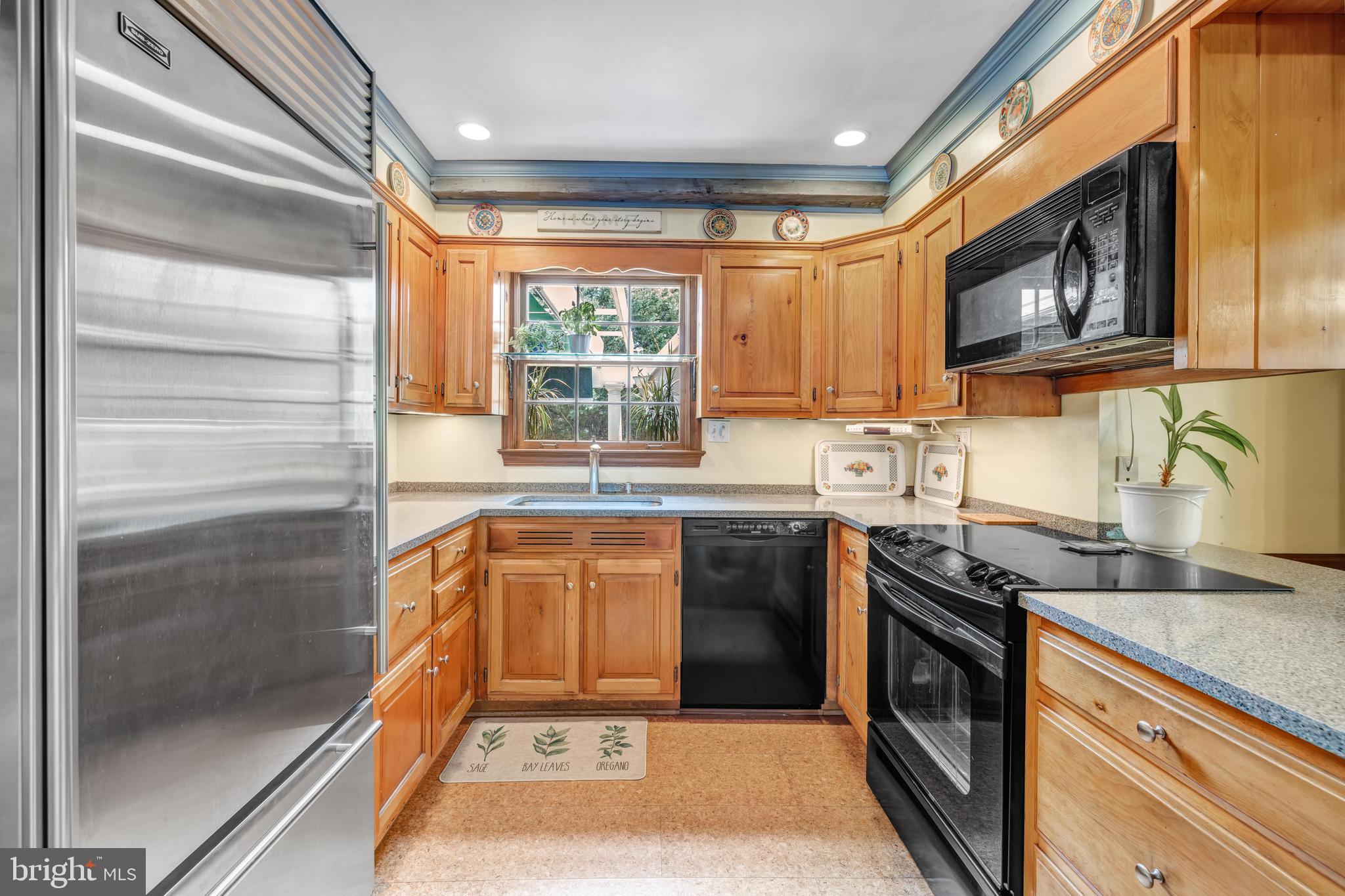 BURNING TREE VIEW - Residential