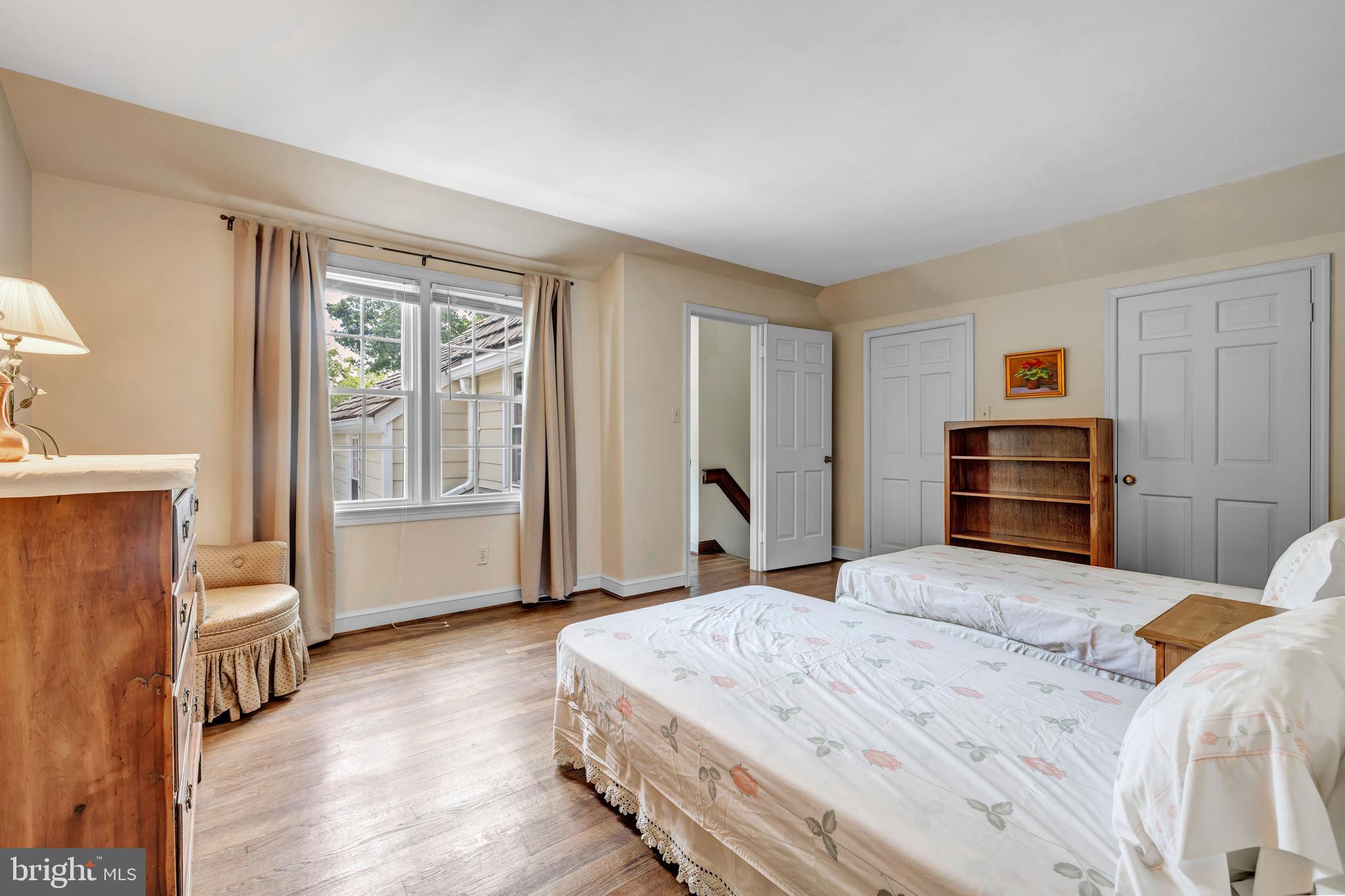 BURNING TREE VIEW - Residential