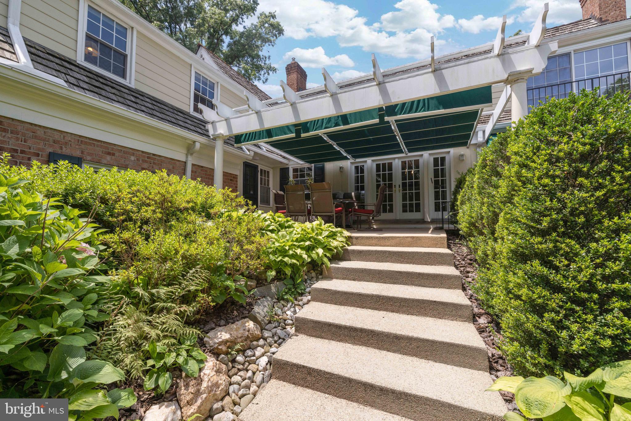 BURNING TREE VIEW - Residential