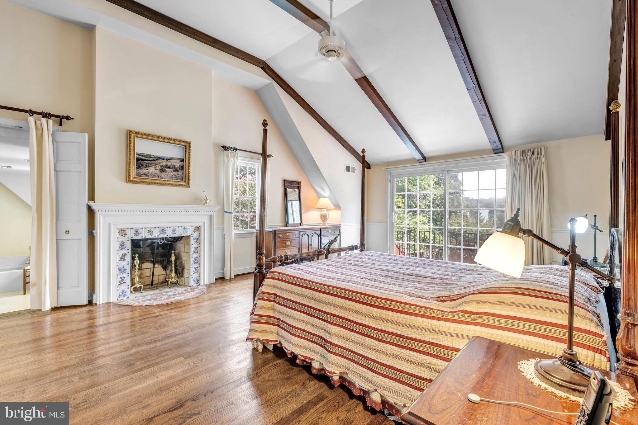 BURNING TREE VIEW - Residential