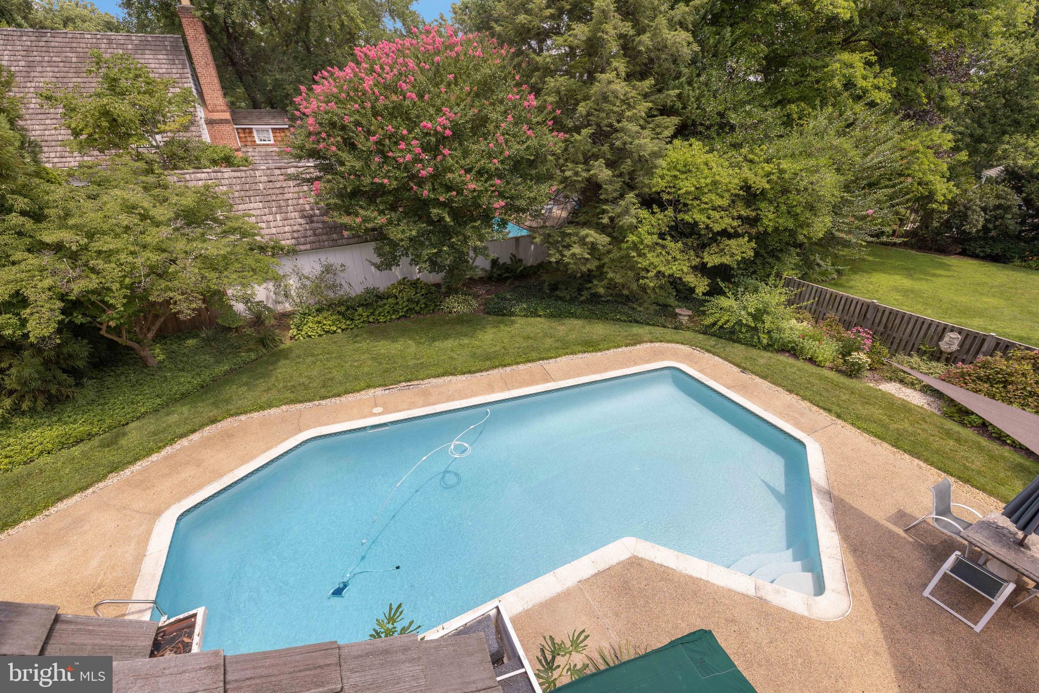 BURNING TREE VIEW - Residential