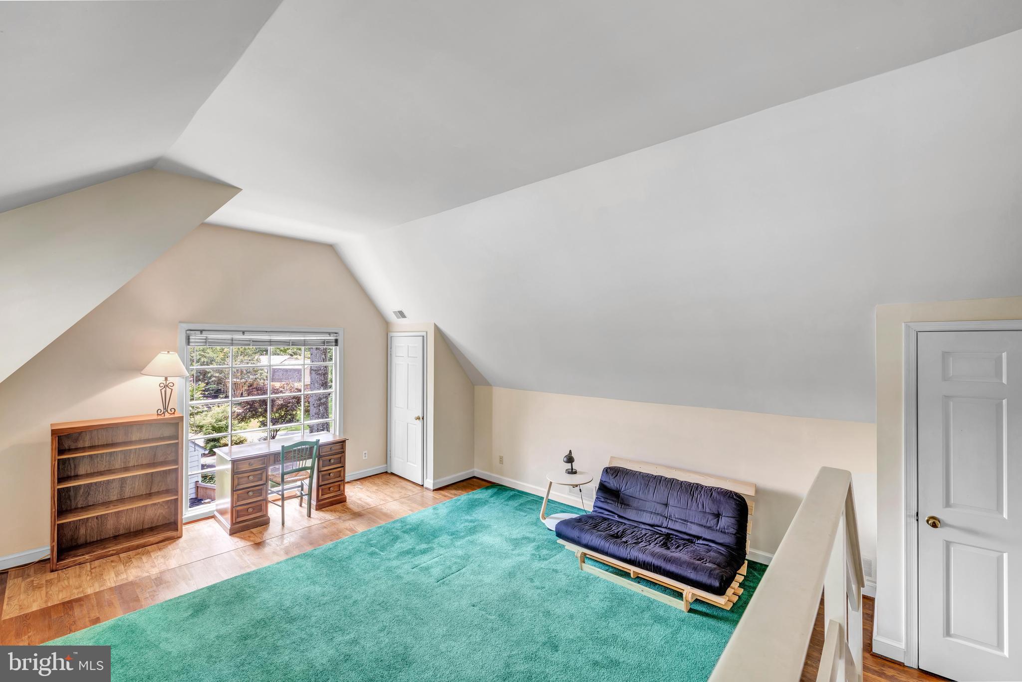 BURNING TREE VIEW - Residential