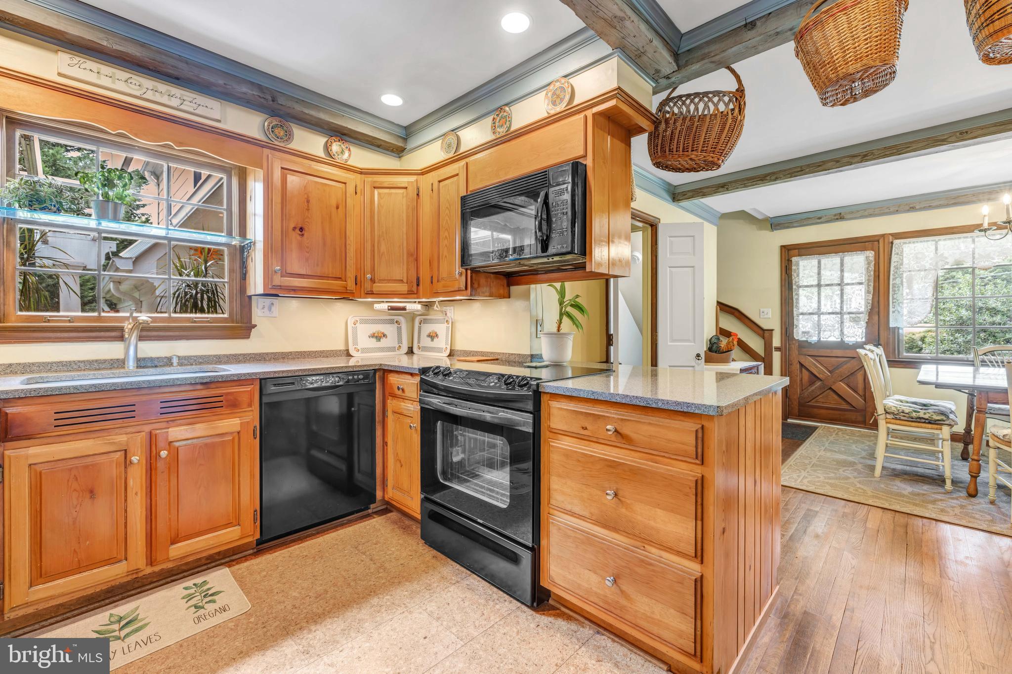 BURNING TREE VIEW - Residential