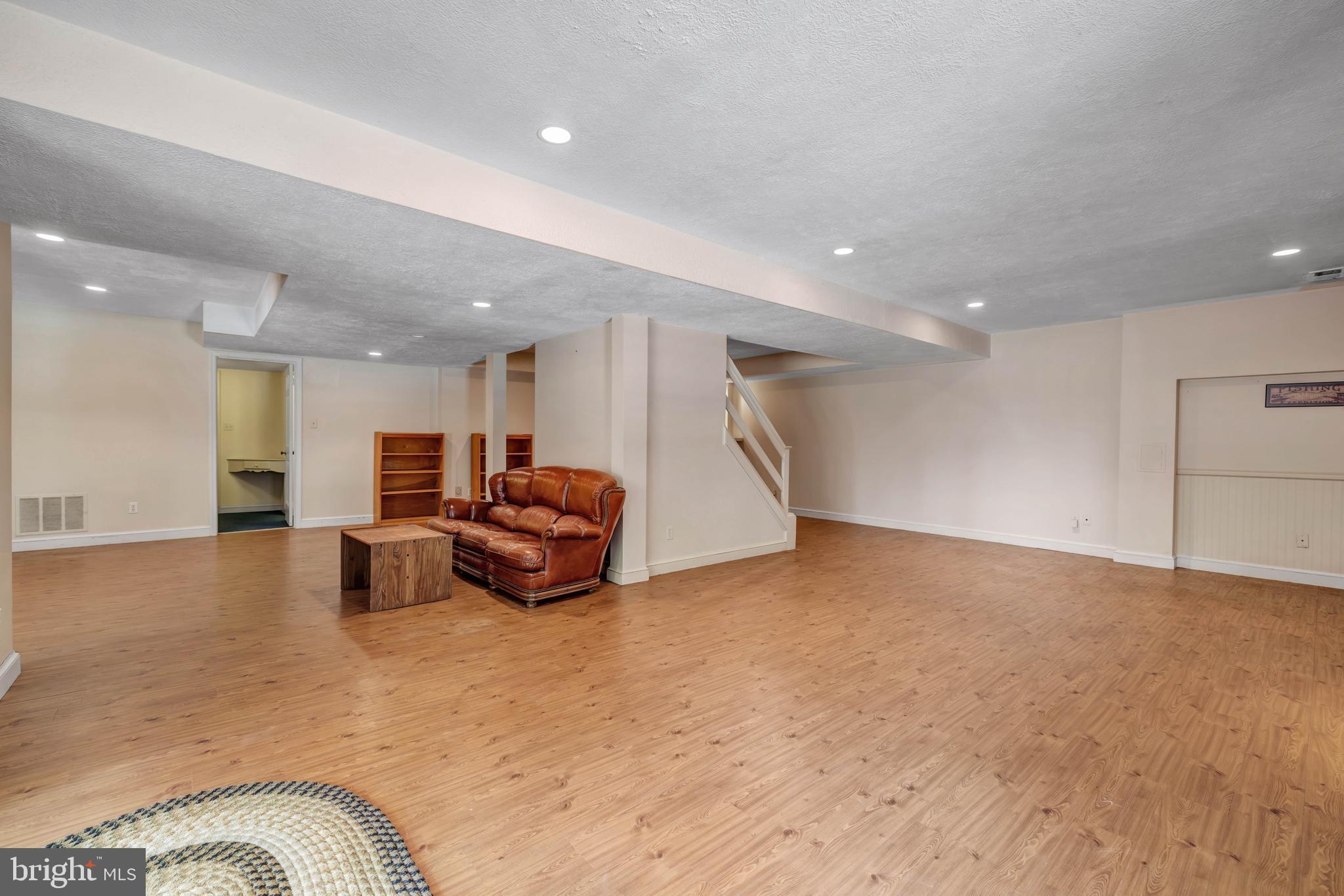 BURNING TREE VIEW - Residential