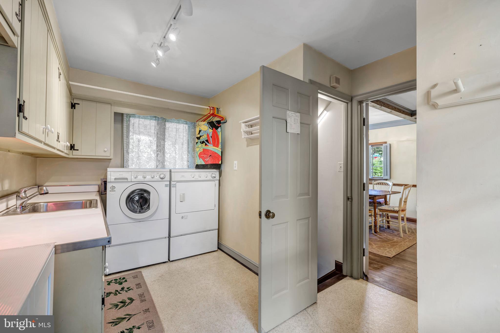 BURNING TREE VIEW - Residential