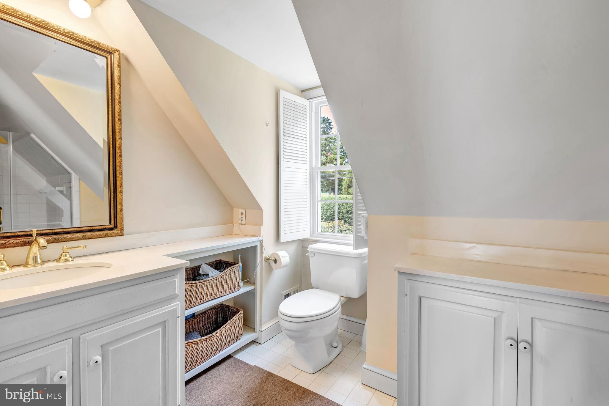 BURNING TREE VIEW - Residential