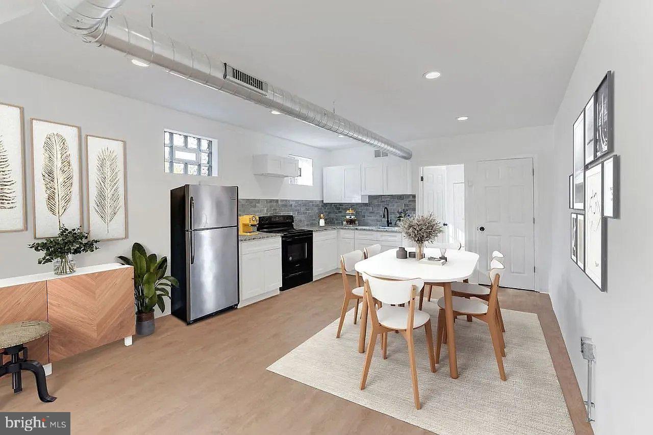 308 W QUEEN LANE