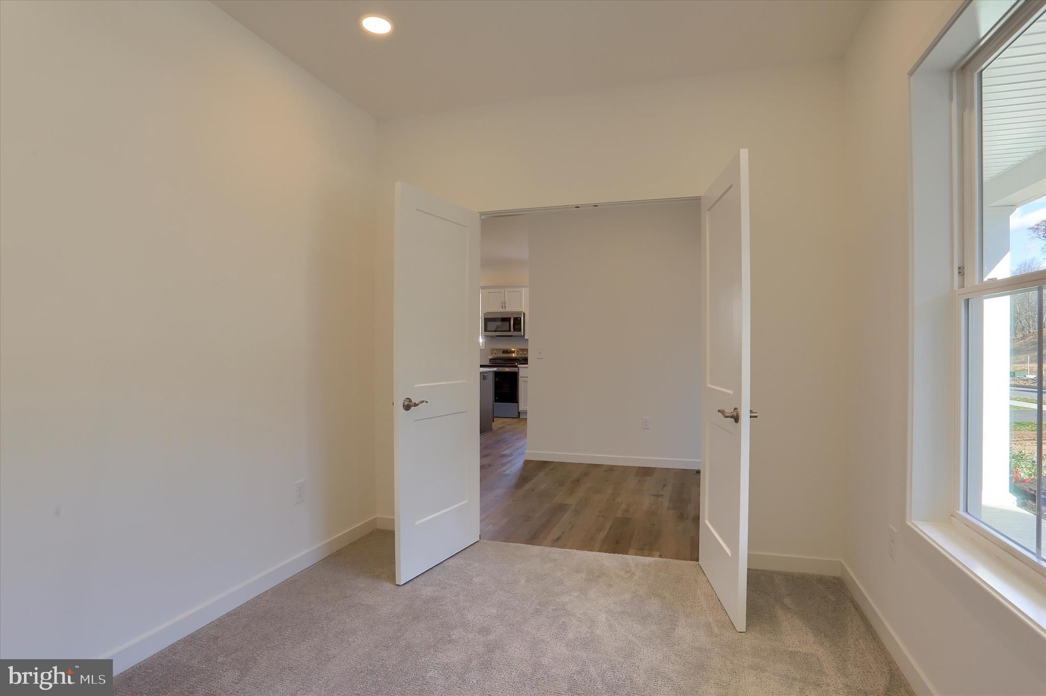 ROCKVILLE ESTATES - Residential