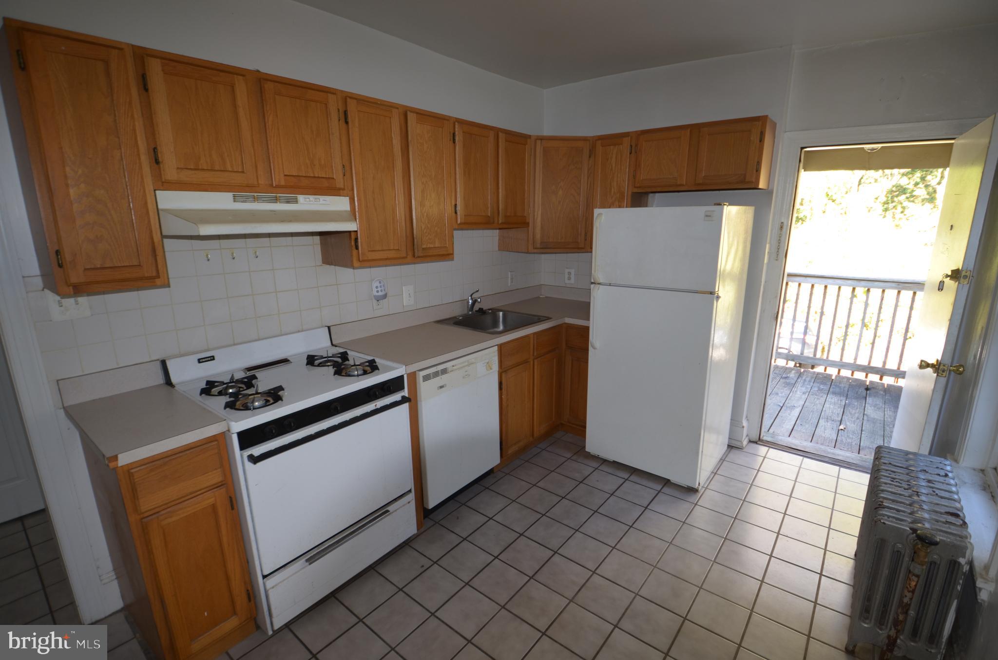 EAST FALLS - Residential Lease