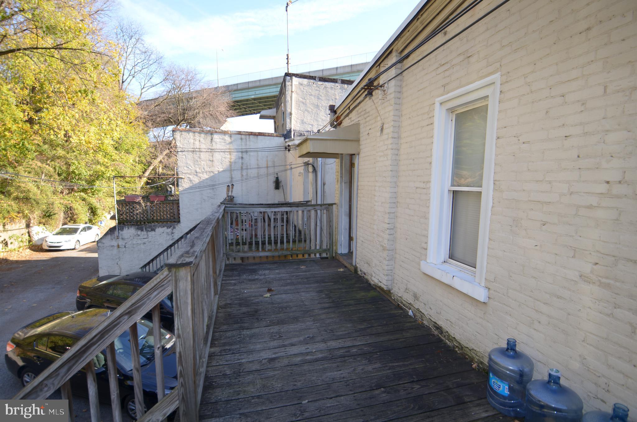 EAST FALLS - Residential Lease