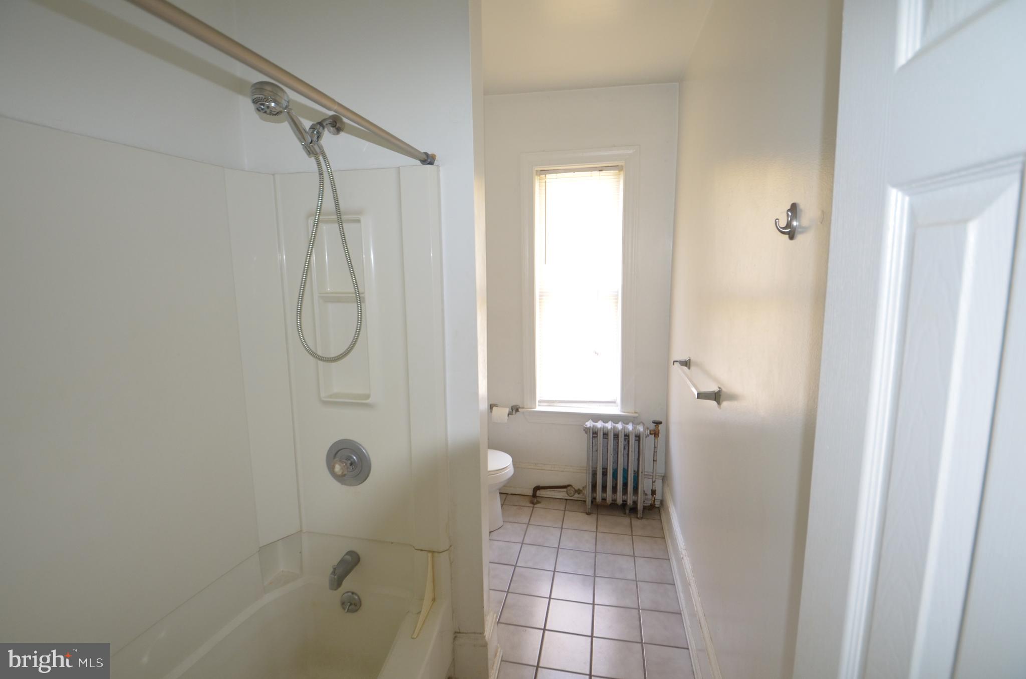 EAST FALLS - Residential Lease