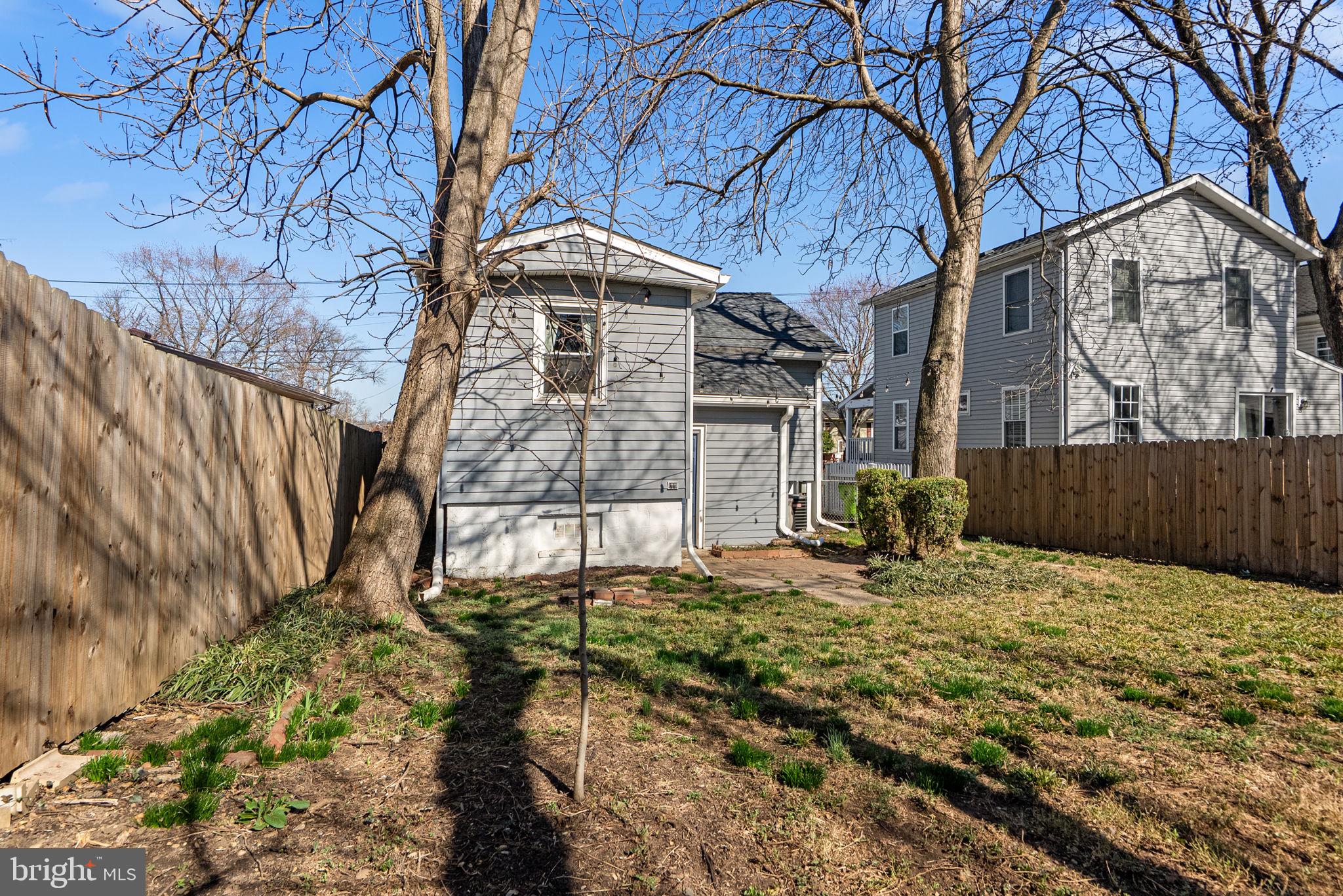 COLMAR MANOR - Residential