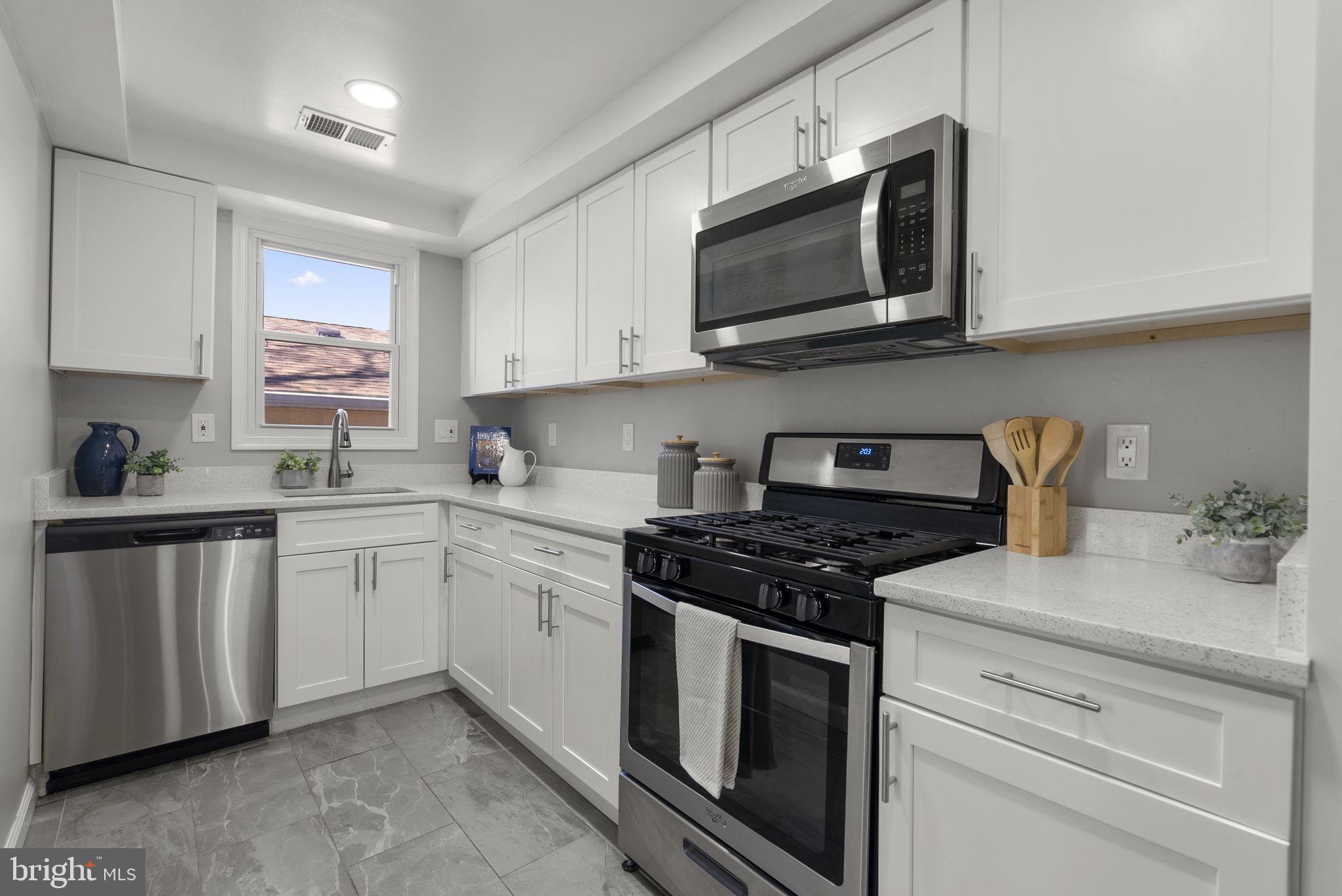 COLMAR MANOR - Residential