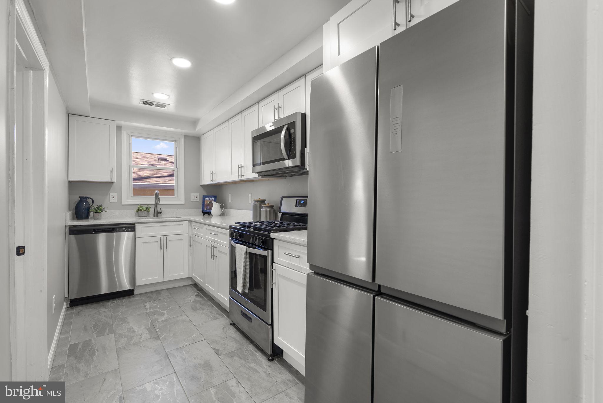 COLMAR MANOR - Residential