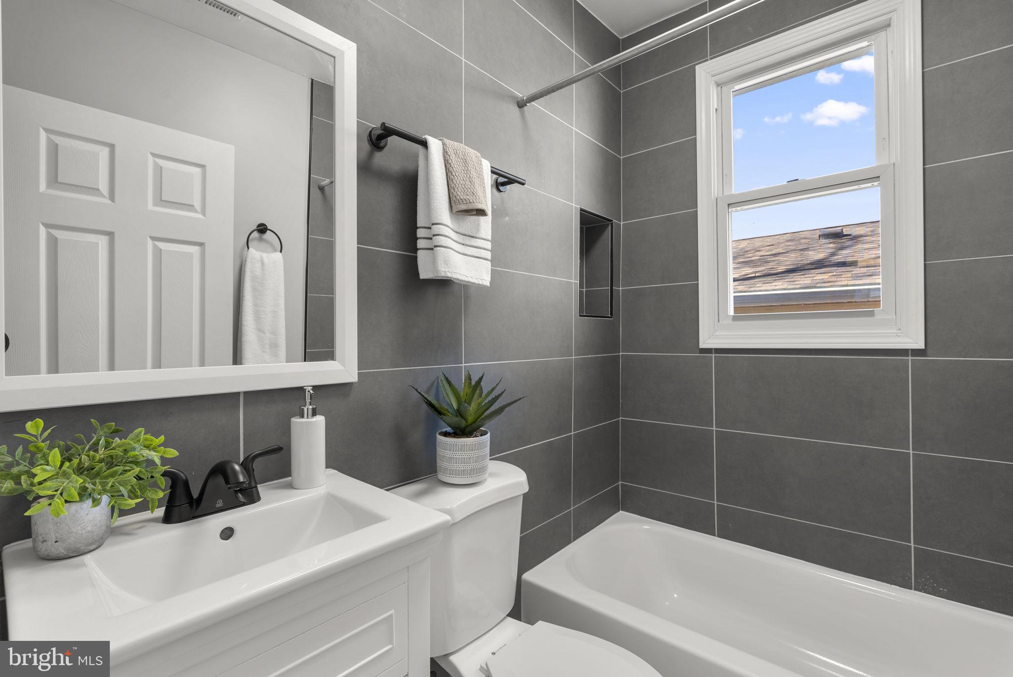 COLMAR MANOR - Residential