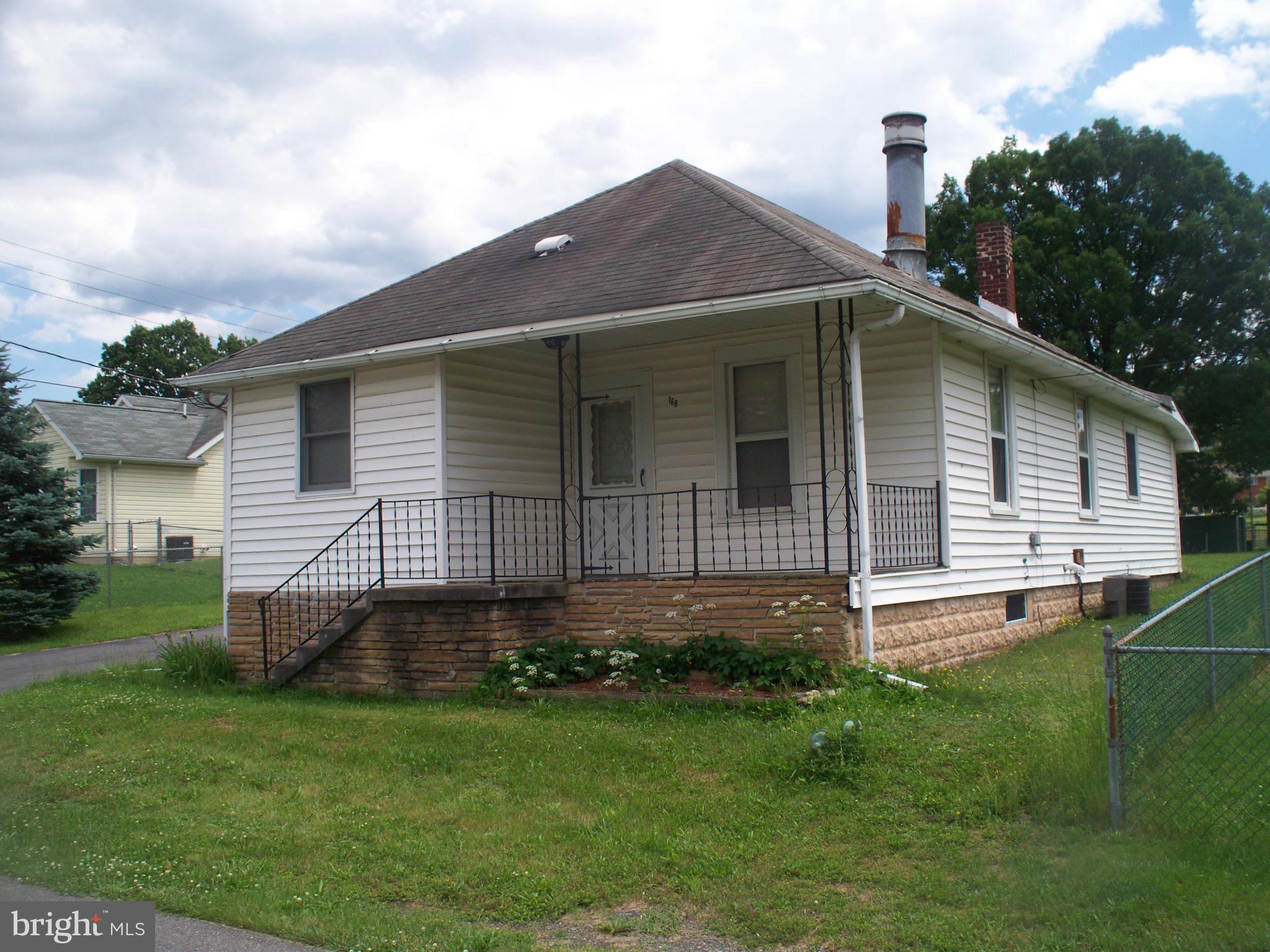 NICE BUNGALOW ON DEAD END STREET - FENCED YARD BACKING TO WILEY FORD ELEMENTARY SCHOOL - FP IN LIV RM - ALL MAJOR APPL CONVEY INCLUDING FRONT LOADING WASHER & DRYER - KIT LEVEL LAUNDRY - DETACHED GARAGE - THIS HOME IS JUST RIGHT FOR SOMEONE NEEDING ONE LEVEL LIVING