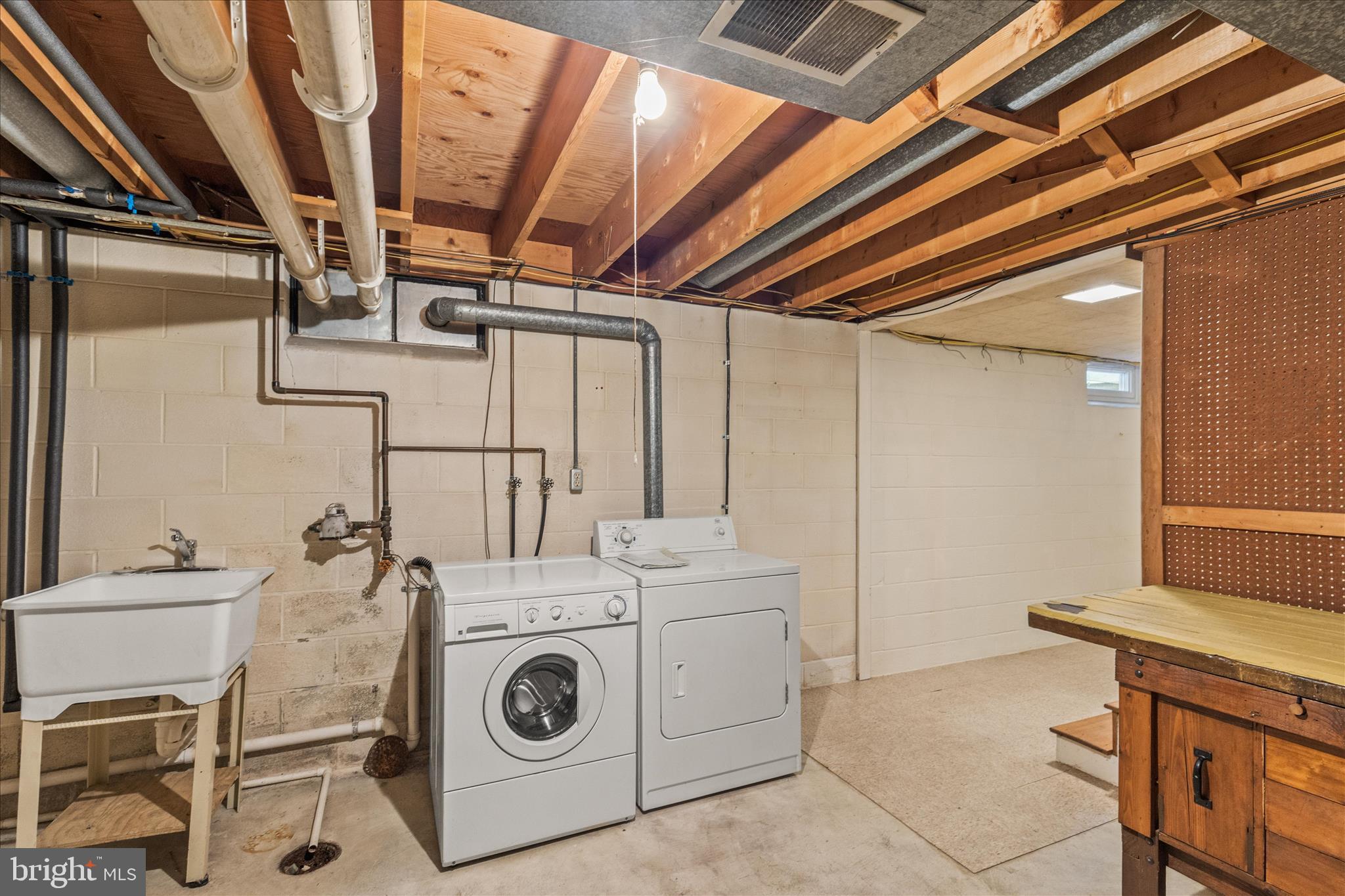 BAER AVE PLAYGROUND - Residential