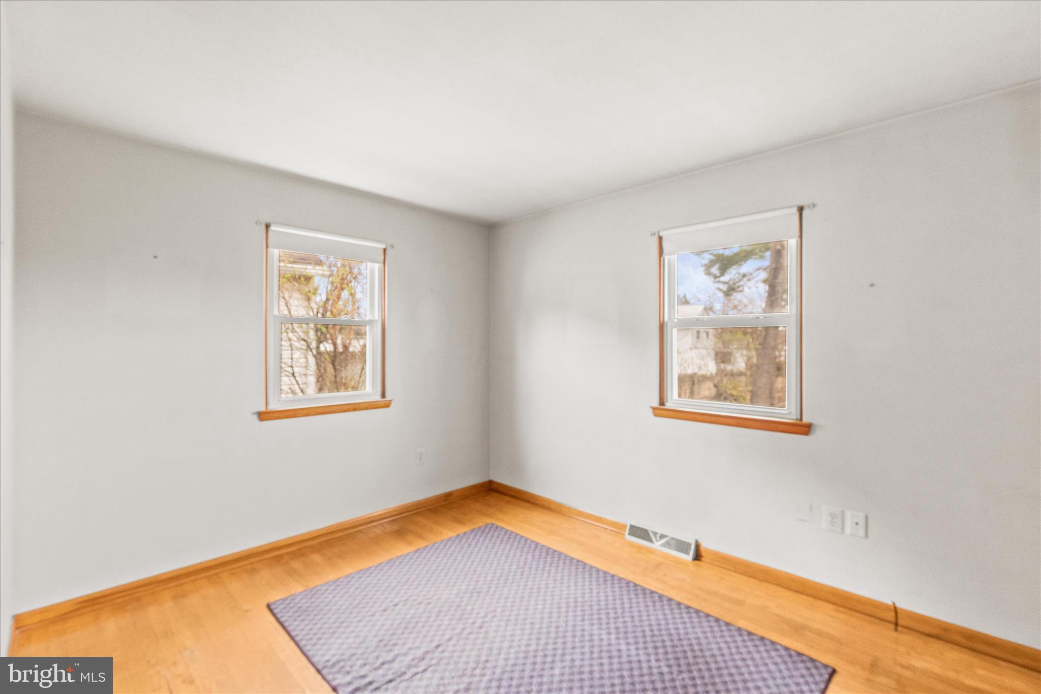 BAER AVE PLAYGROUND - Residential