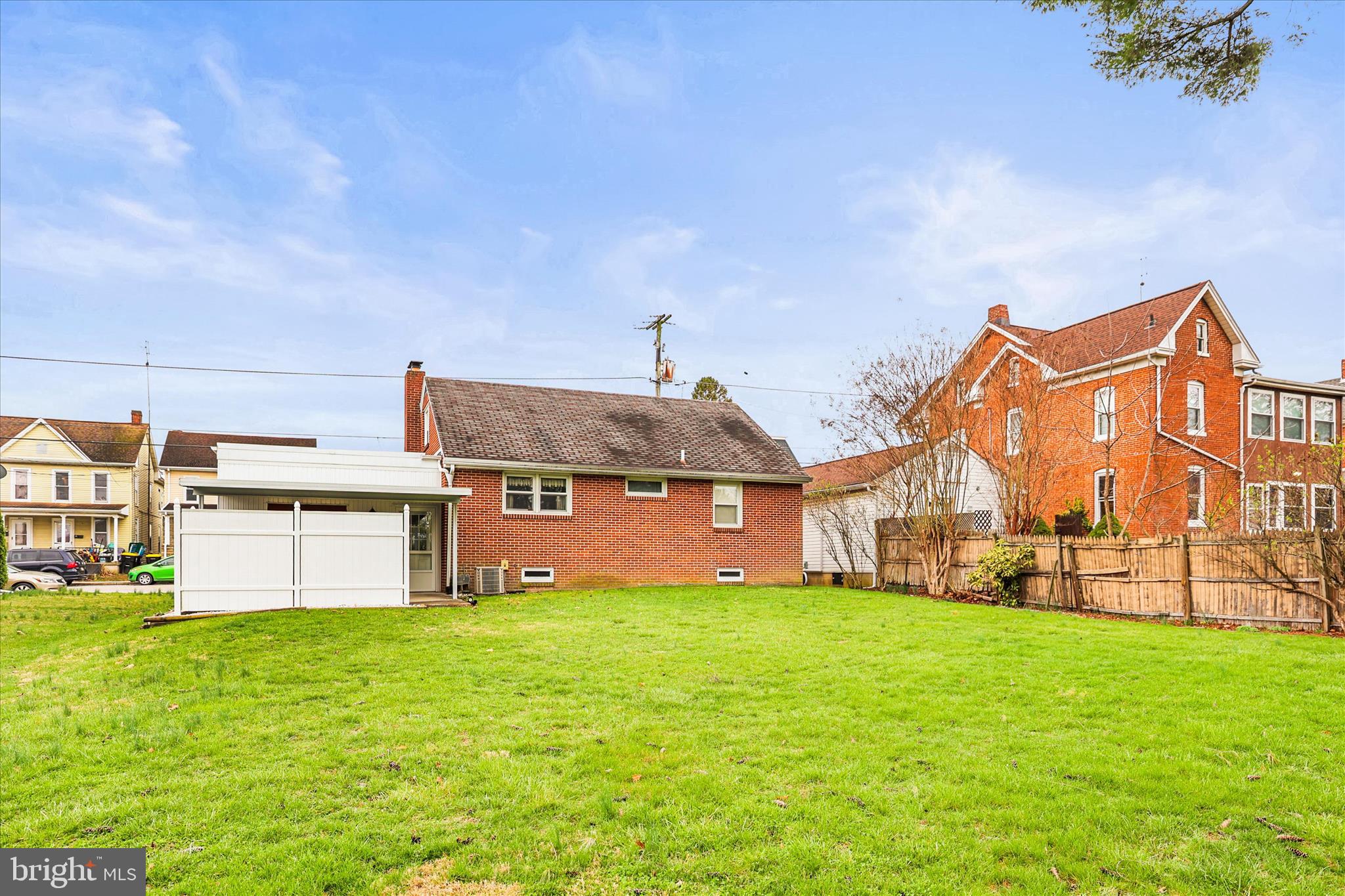 BAER AVE PLAYGROUND - Residential
