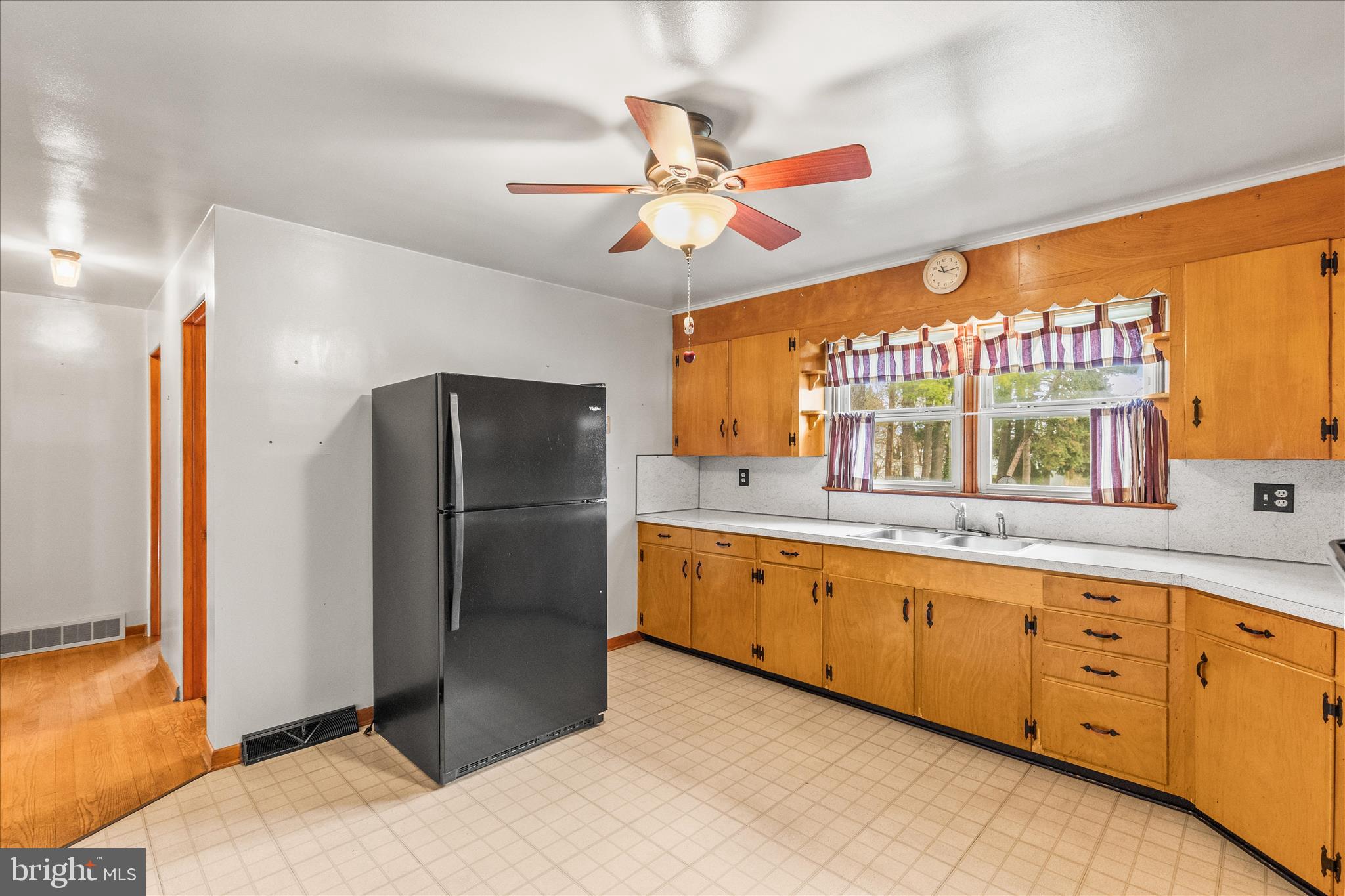 BAER AVE PLAYGROUND - Residential