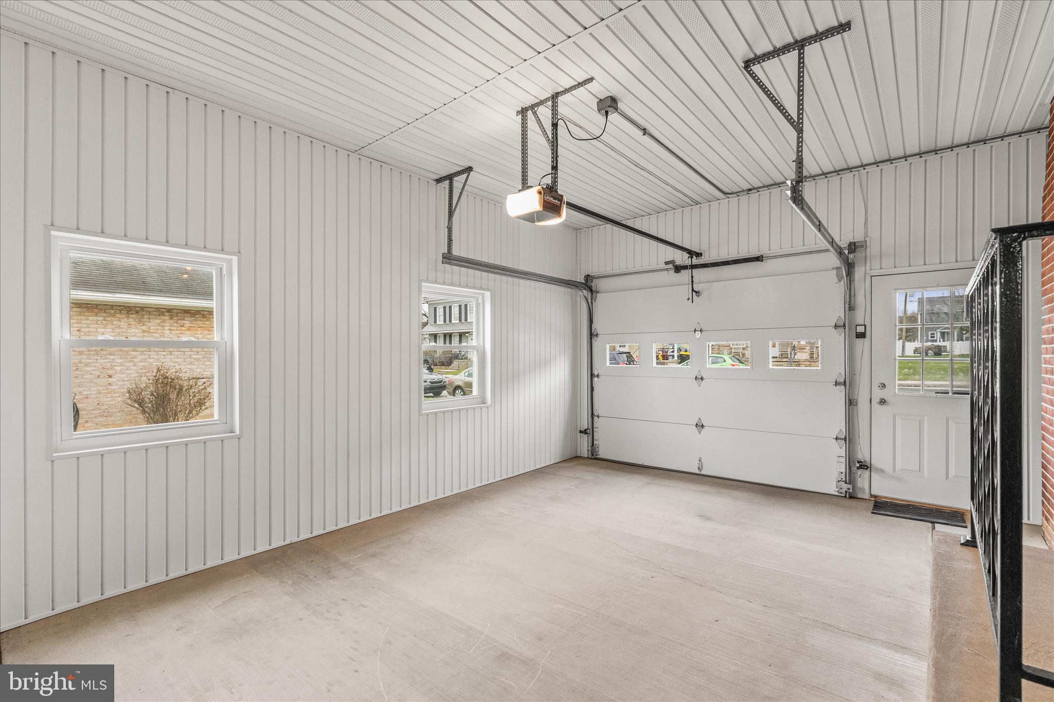 BAER AVE PLAYGROUND - Residential