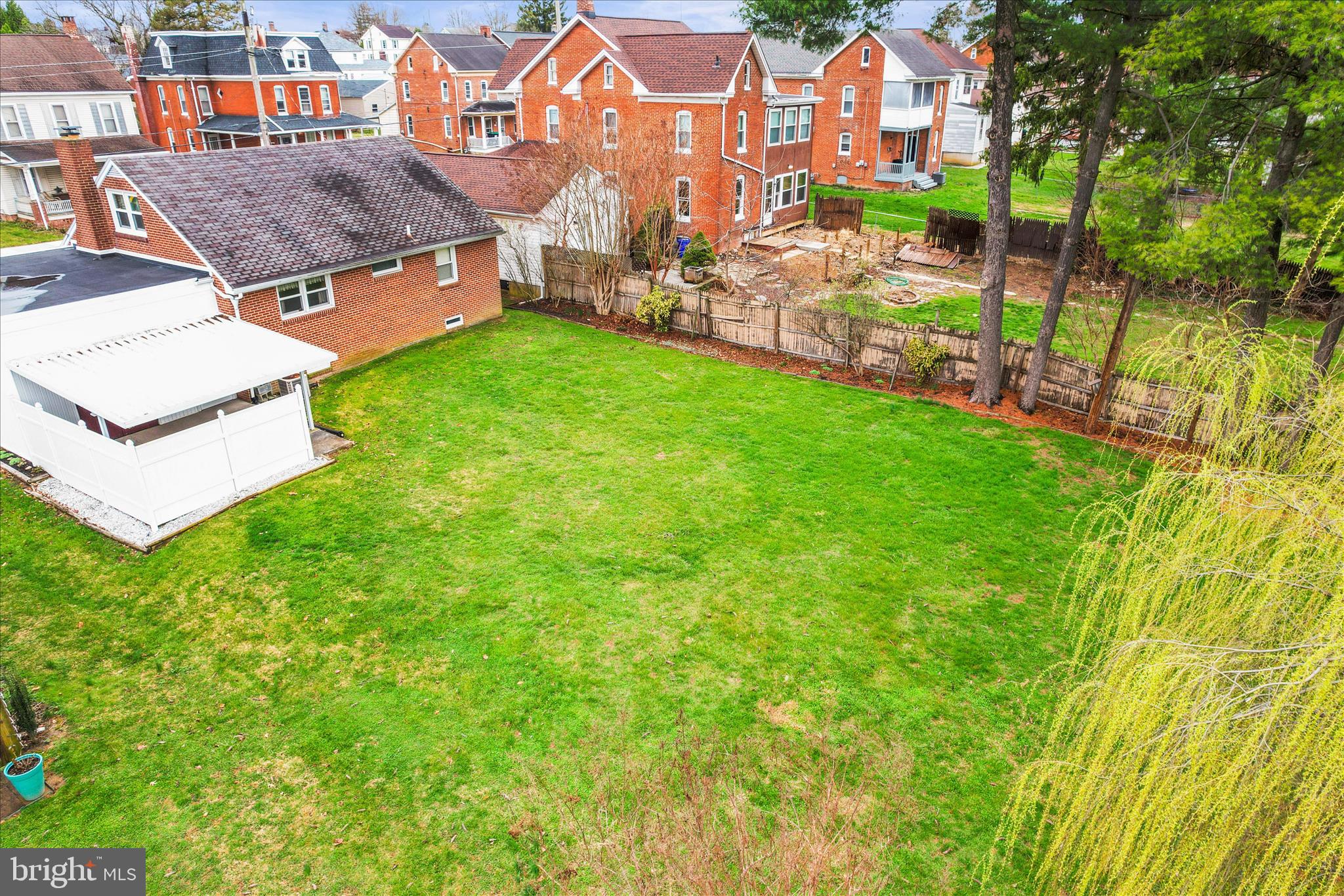BAER AVE PLAYGROUND - Residential