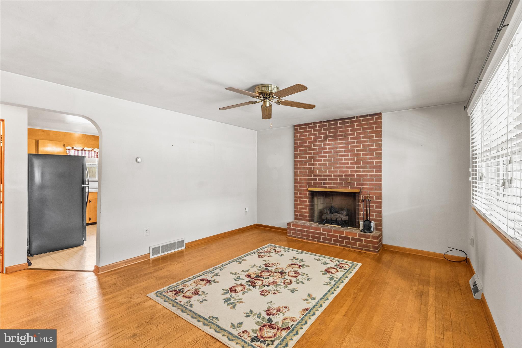 BAER AVE PLAYGROUND - Residential