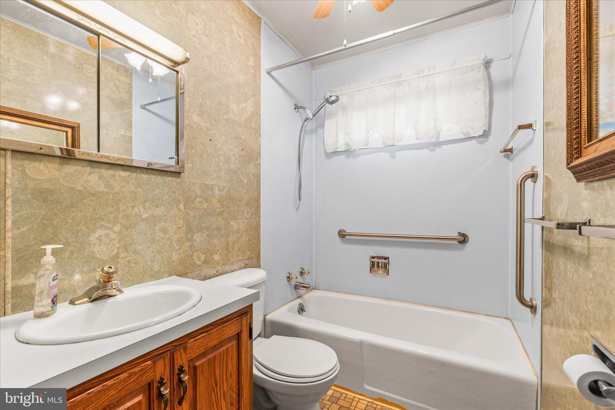 BAER AVE PLAYGROUND - Residential