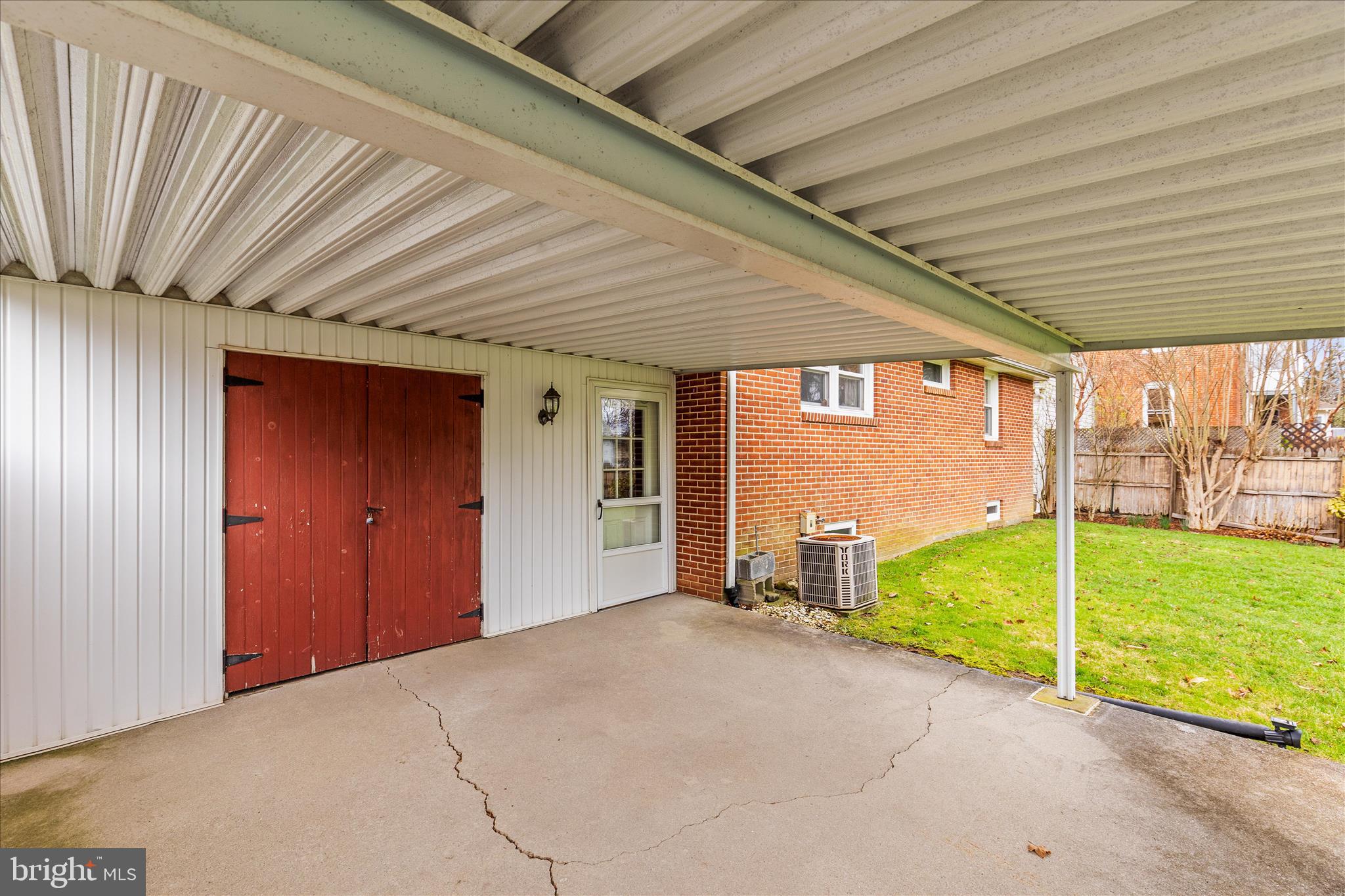 BAER AVE PLAYGROUND - Residential