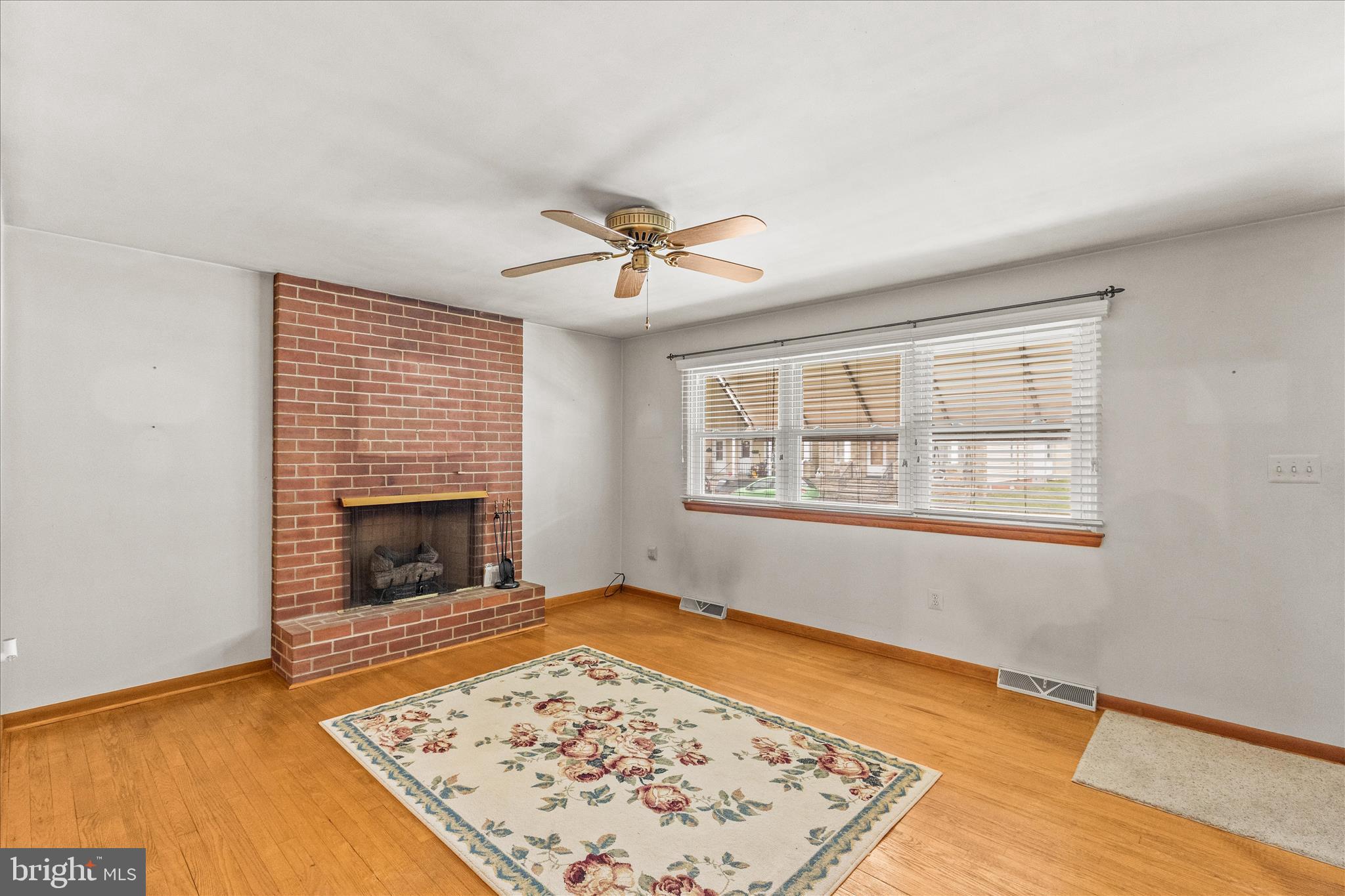 BAER AVE PLAYGROUND - Residential