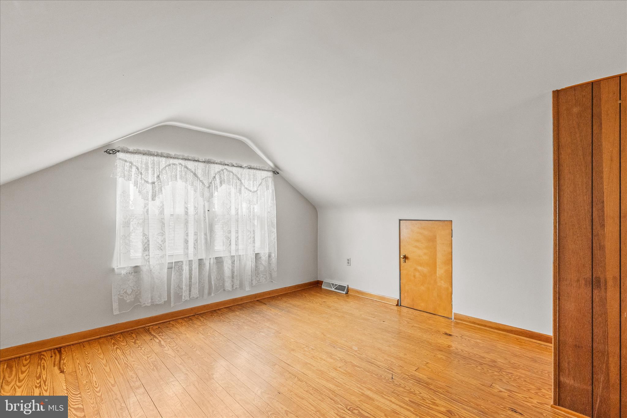 BAER AVE PLAYGROUND - Residential