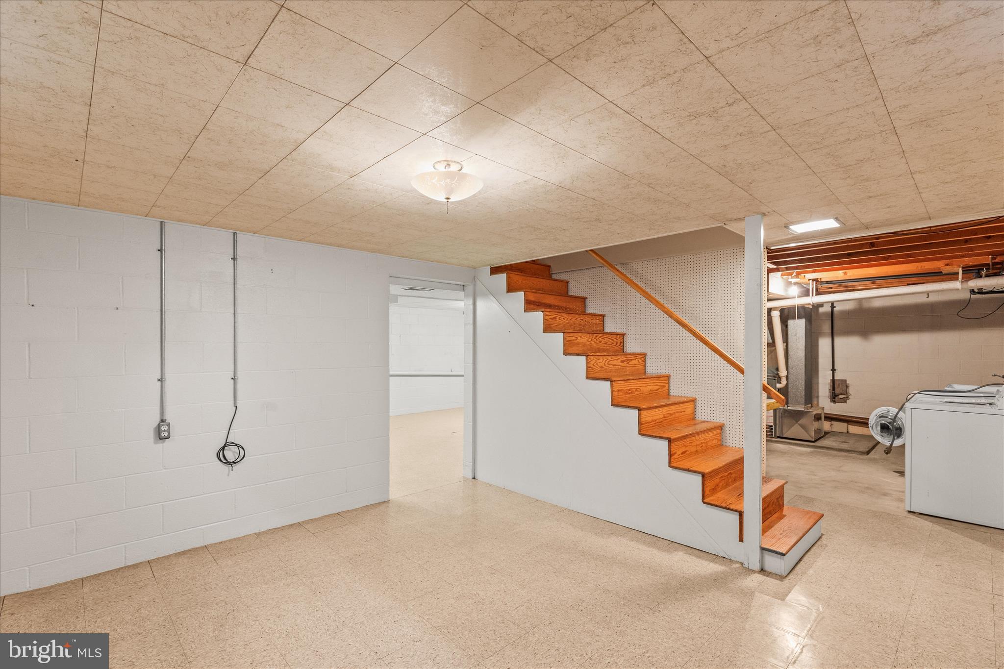 BAER AVE PLAYGROUND - Residential