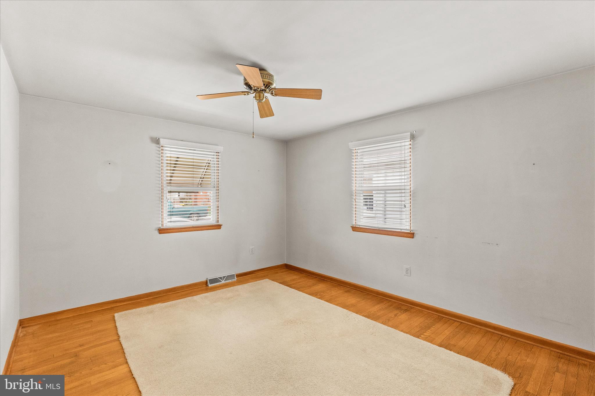 BAER AVE PLAYGROUND - Residential