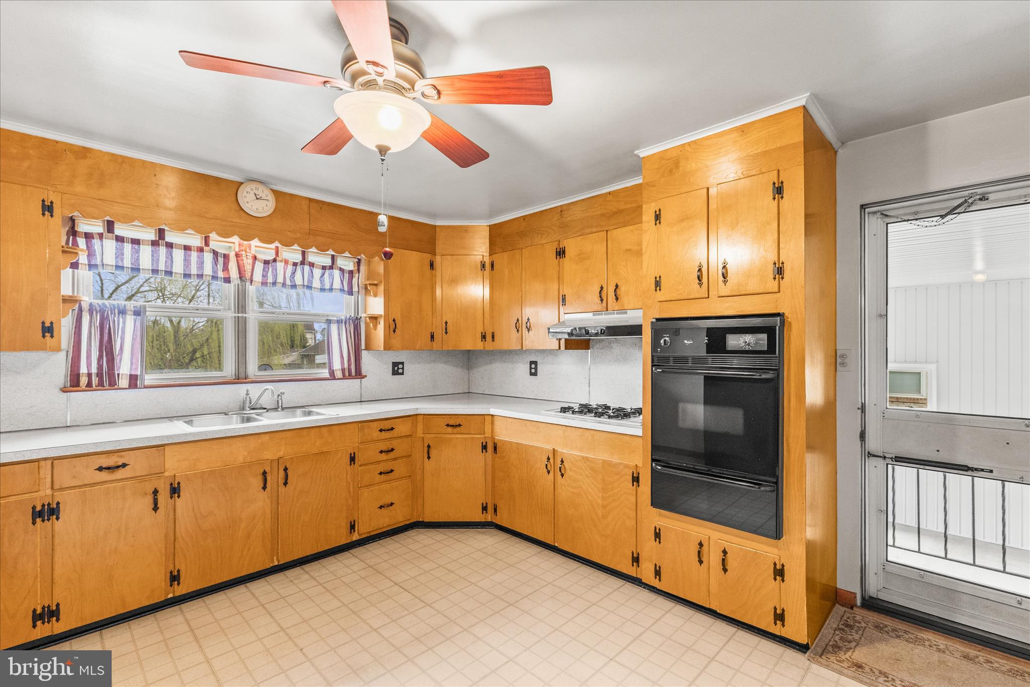 BAER AVE PLAYGROUND - Residential