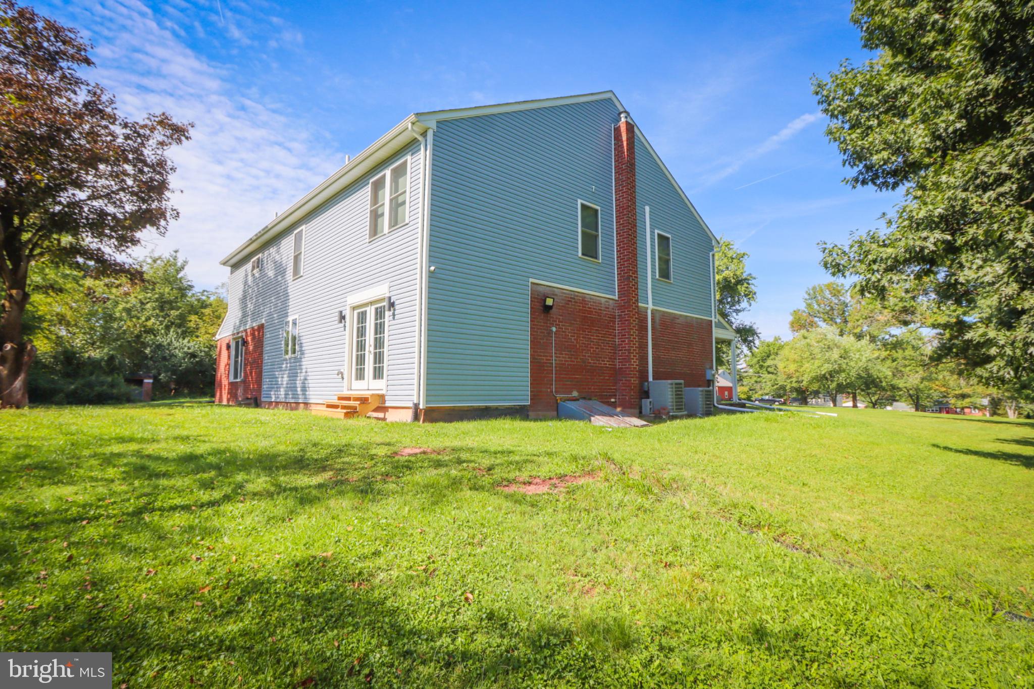 279 SCHOOLHOUSE ROAD
