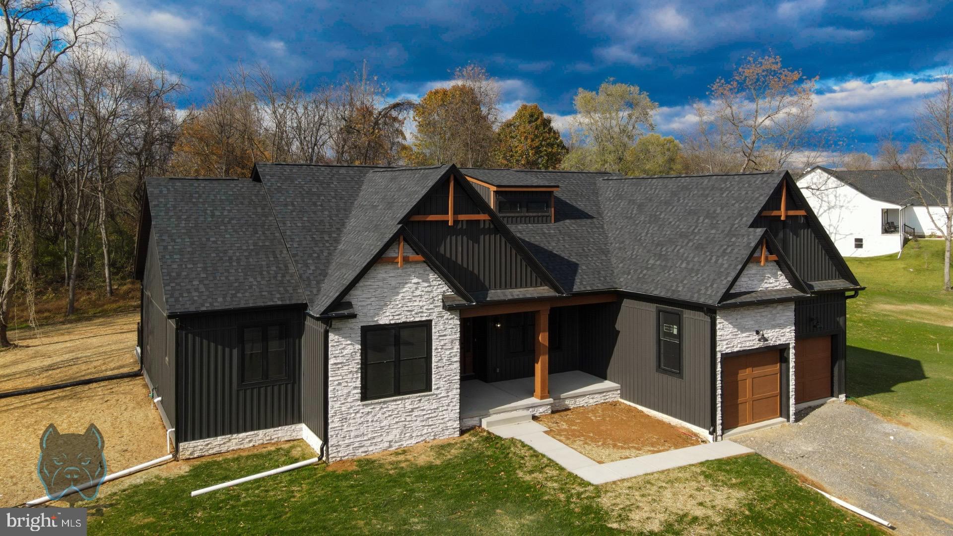 234 STORMFIELD DRIVE W